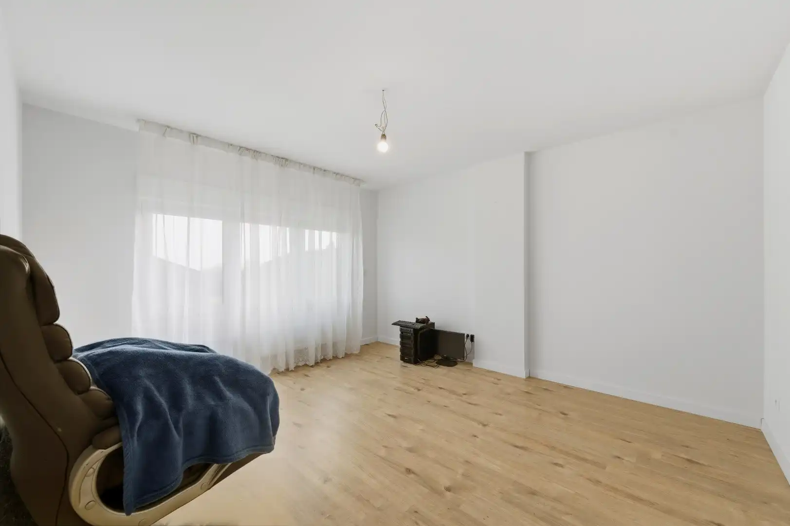 Instapklare halfopen bebouwing met 2 slaapkamers en ruime tuin foto 14