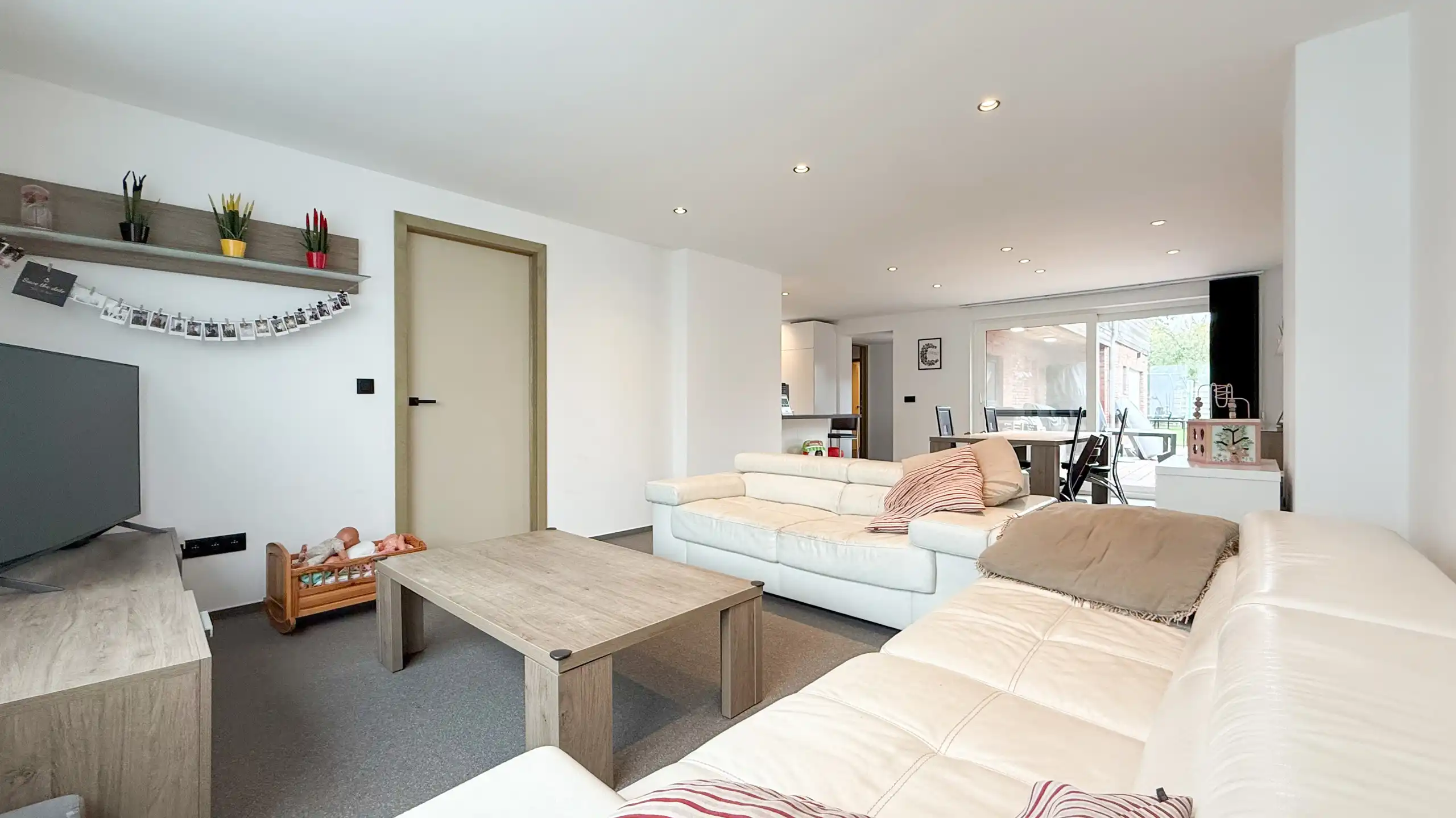 Gerenoveerde woning met veel ruimte en 6 slaapkamers! foto 3