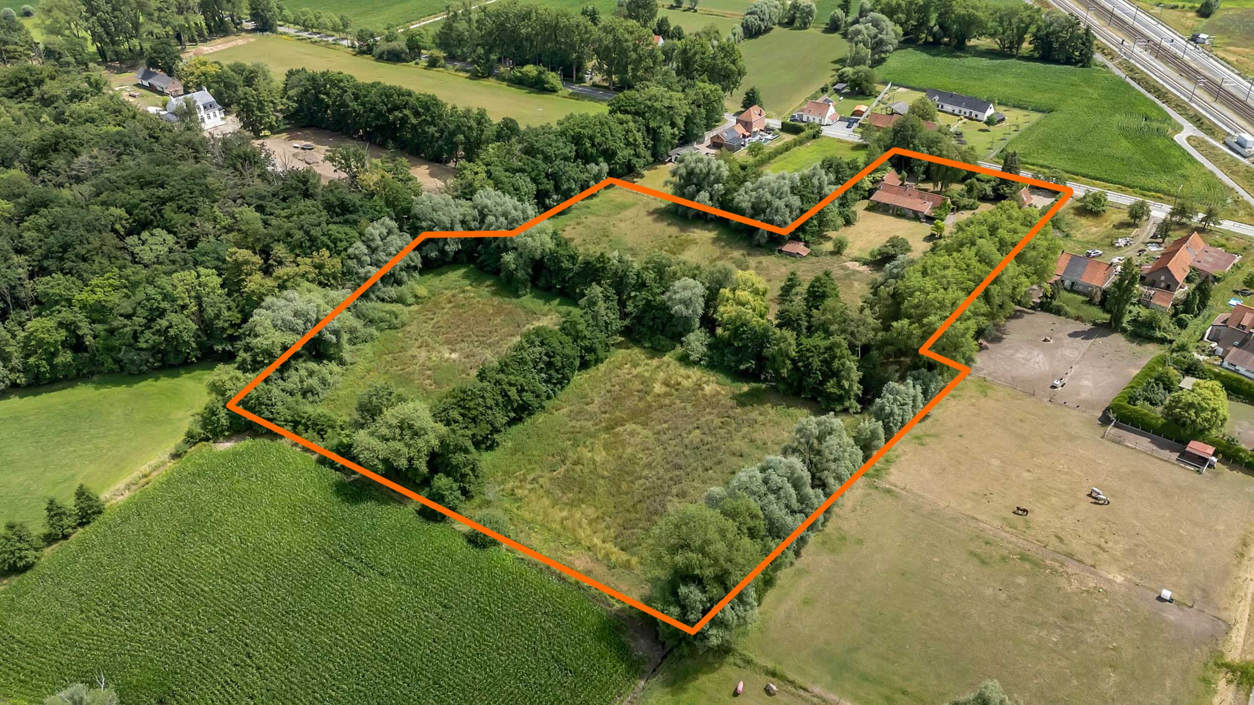 Uniek landhuis met aparte conciergewoning op 2 Hect grond foto 59