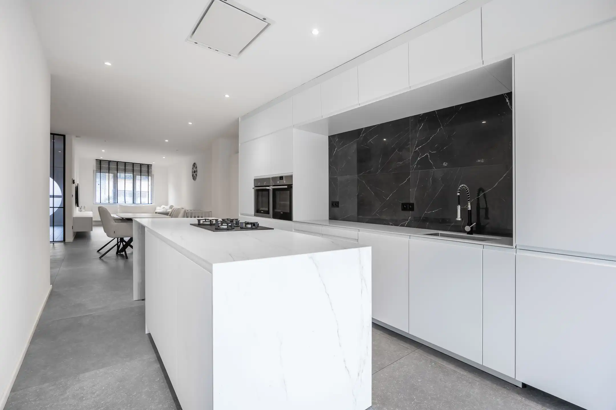 Volledig gerenoveerde woning in het hart van Wijnegem foto 9