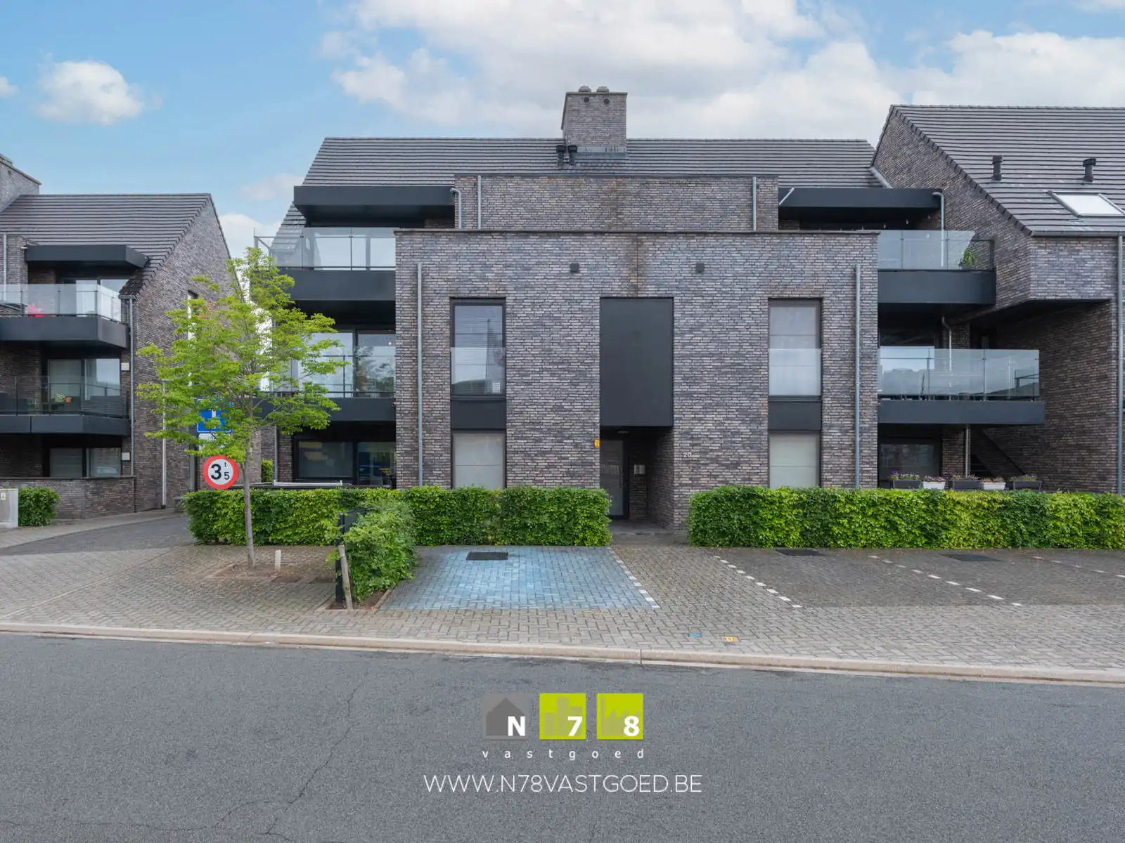 Appartement te koop foto {{pictureIndex}}