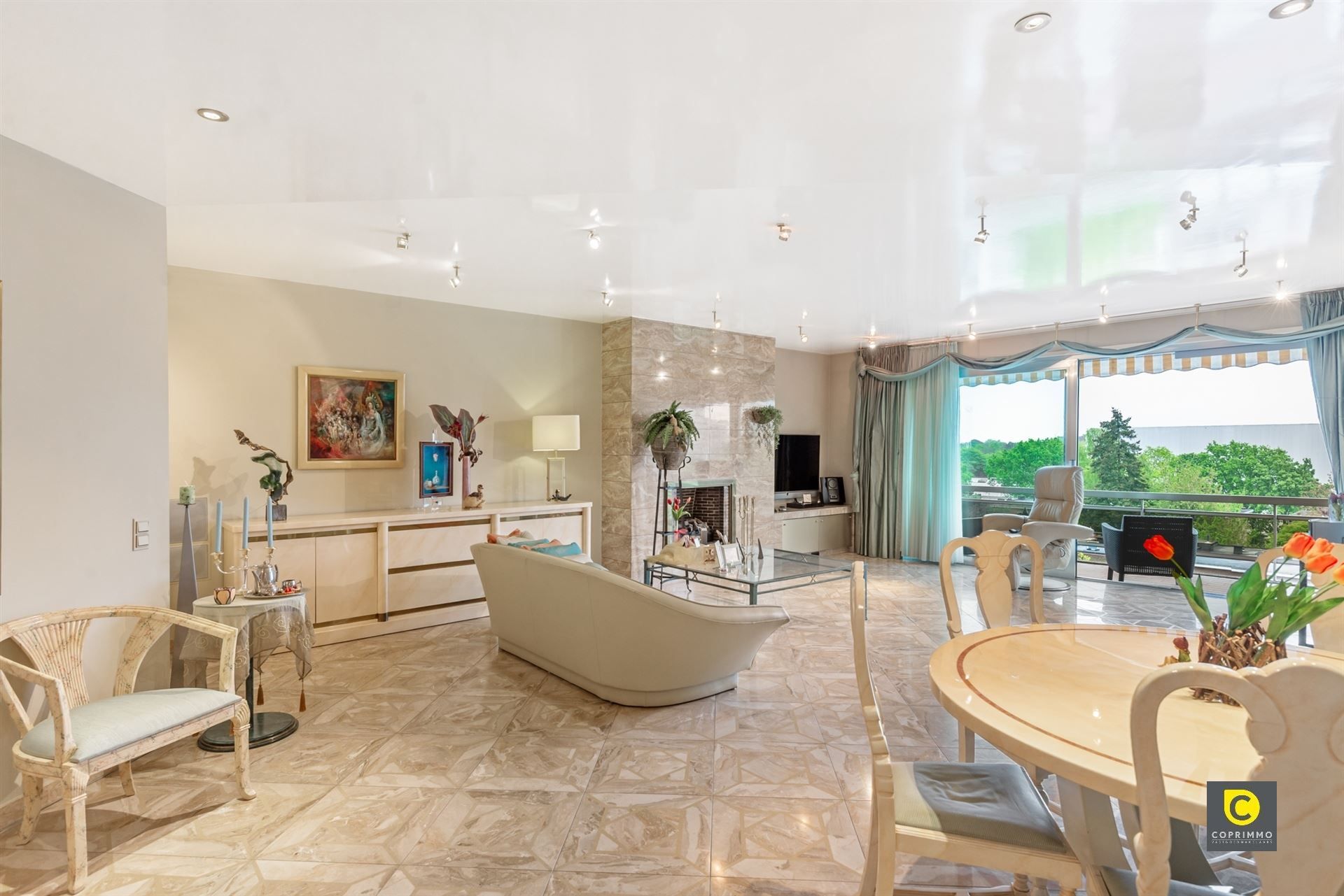 Luxueus 2 slpk app met 2 terrassen op toplocatie! foto {{pictureIndex}}