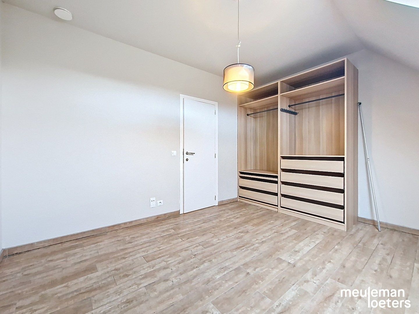 Rustig gelegen recent appartement met parking foto 8