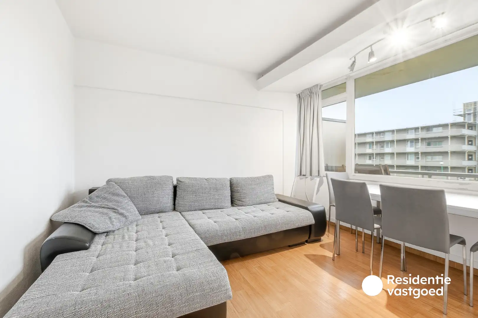 Gemeubeld éénslaapkamerappartement met terras in Park Atlantis te De Haan foto 3