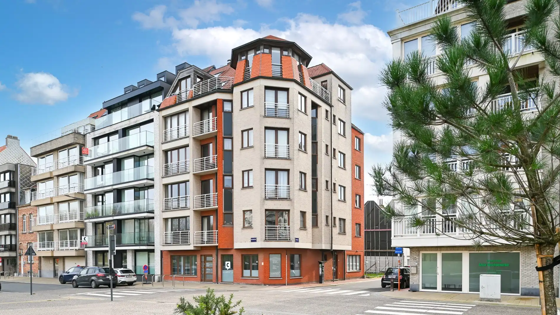 Aangenaam gelijkvloers appartement op toplocatie vlakbij de Zeedijk. foto {{pictureIndex}}