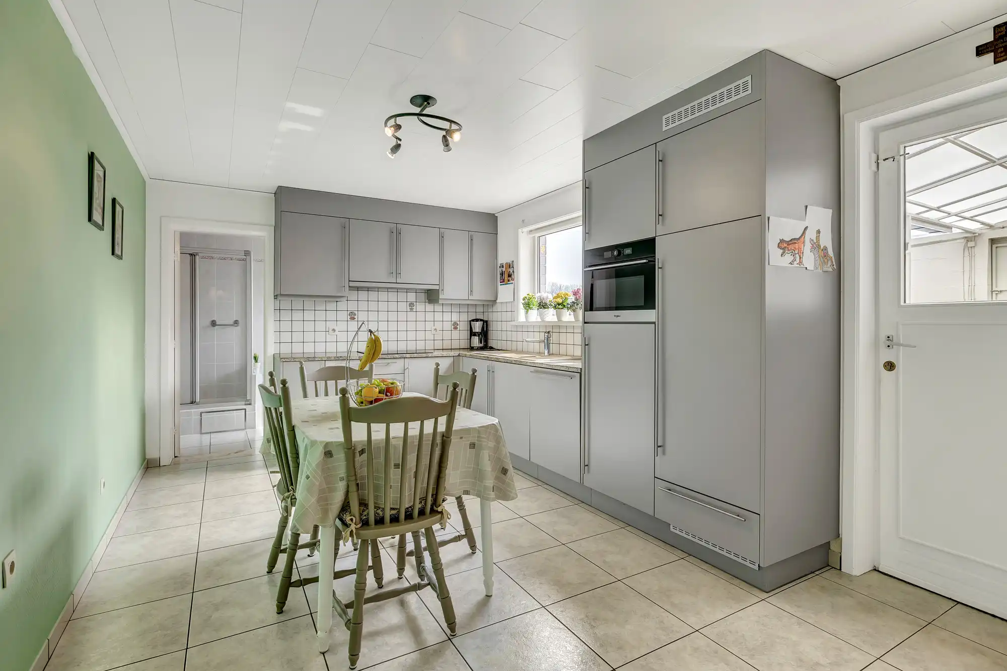Goed onderhouden woning met garage op strategische locatie foto 8
