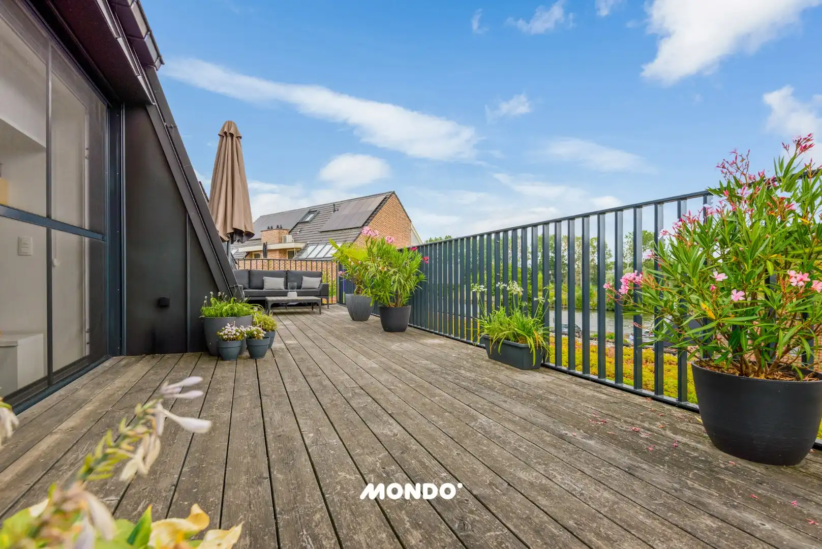 Energiezuinig penthouse met ruim terras, autostaanplaats en zicht op het kanaal foto 4