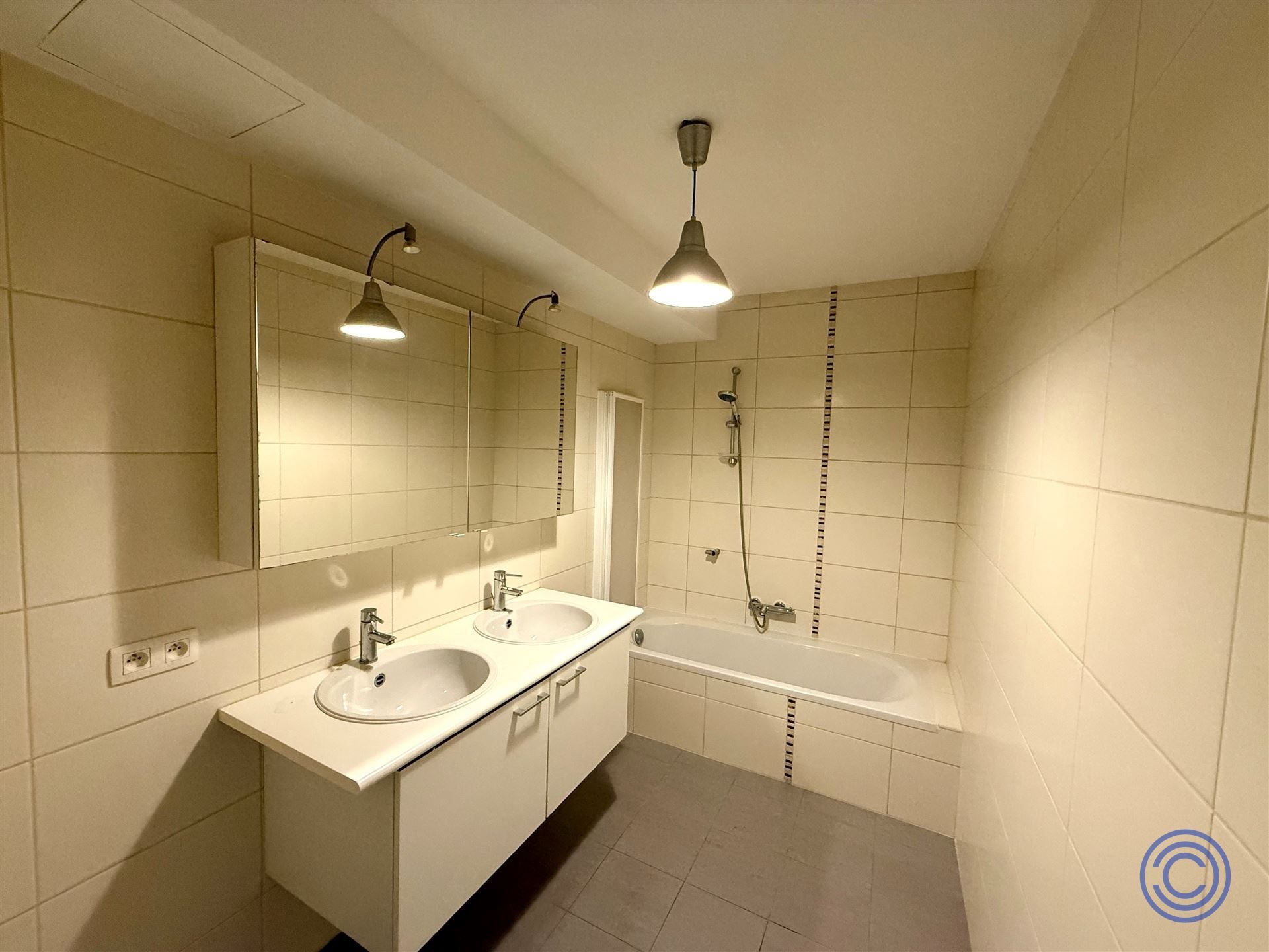 Instapklaar 2-slpk appartement met terras in groene stadsomgeving! foto 7