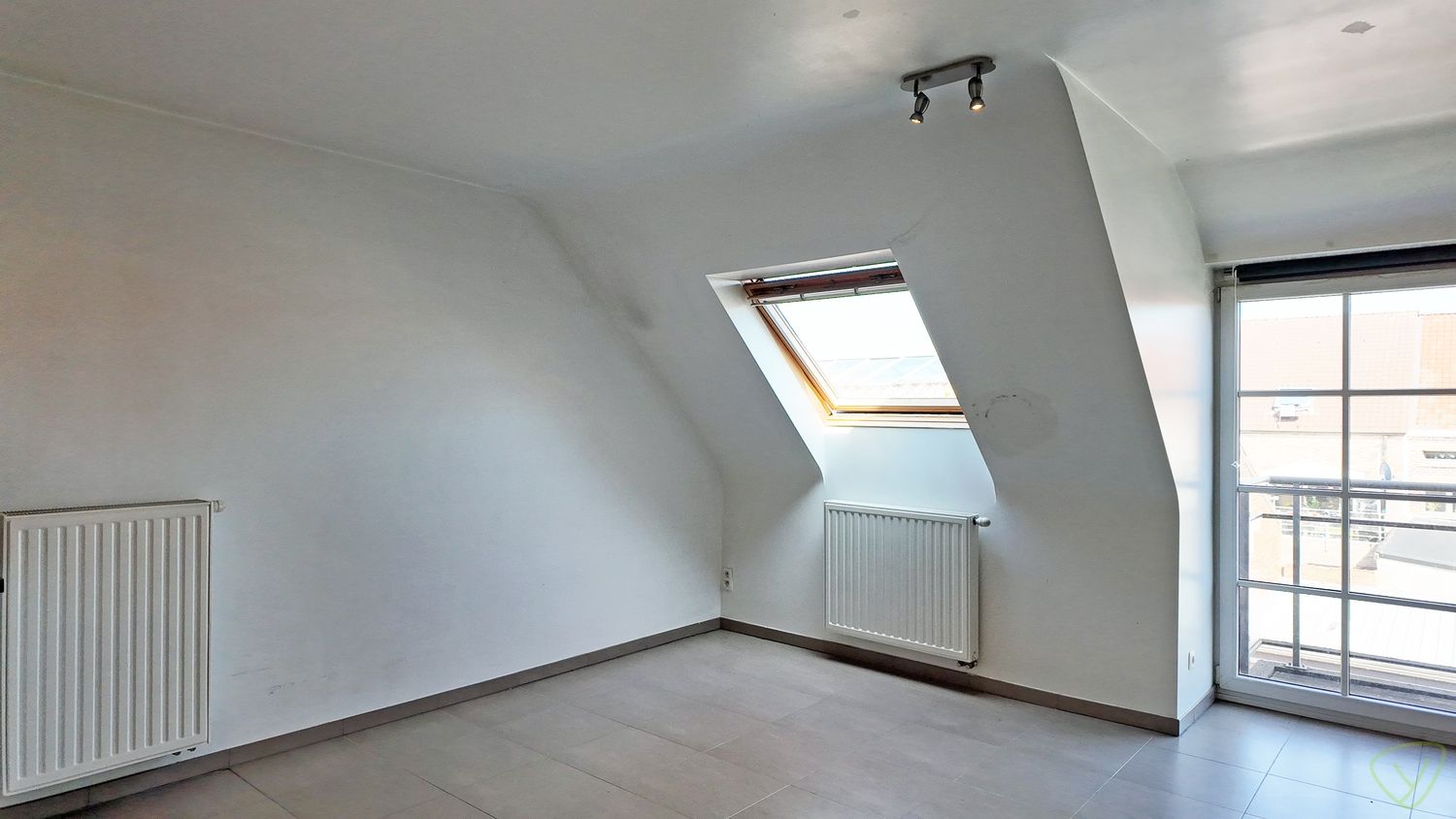 Gezellig duplex-appartement met terras en garage nabij centrum Eeklo foto 3