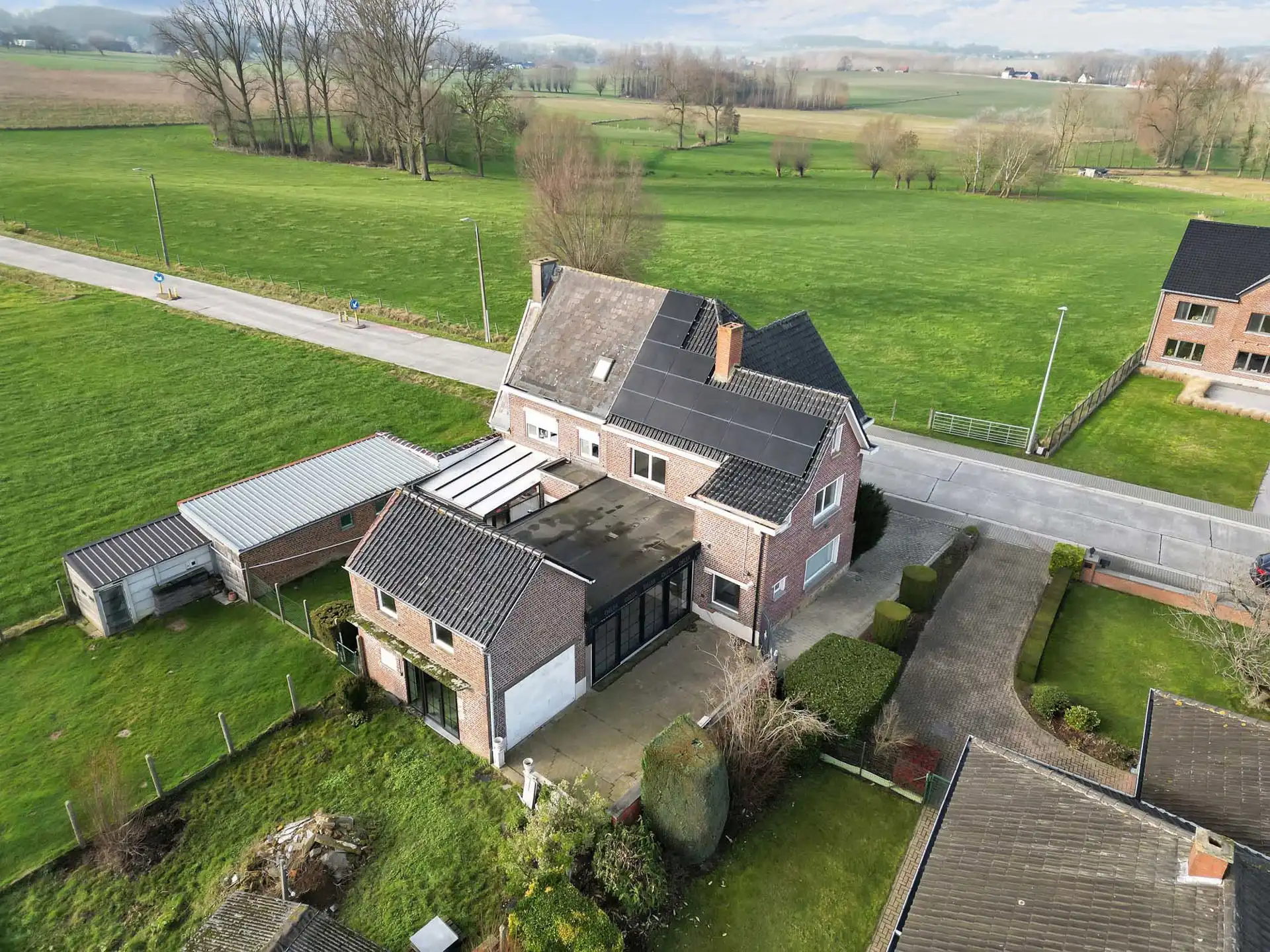 Charmante halfopen woning met zonnepanelen in Deftinge foto 3