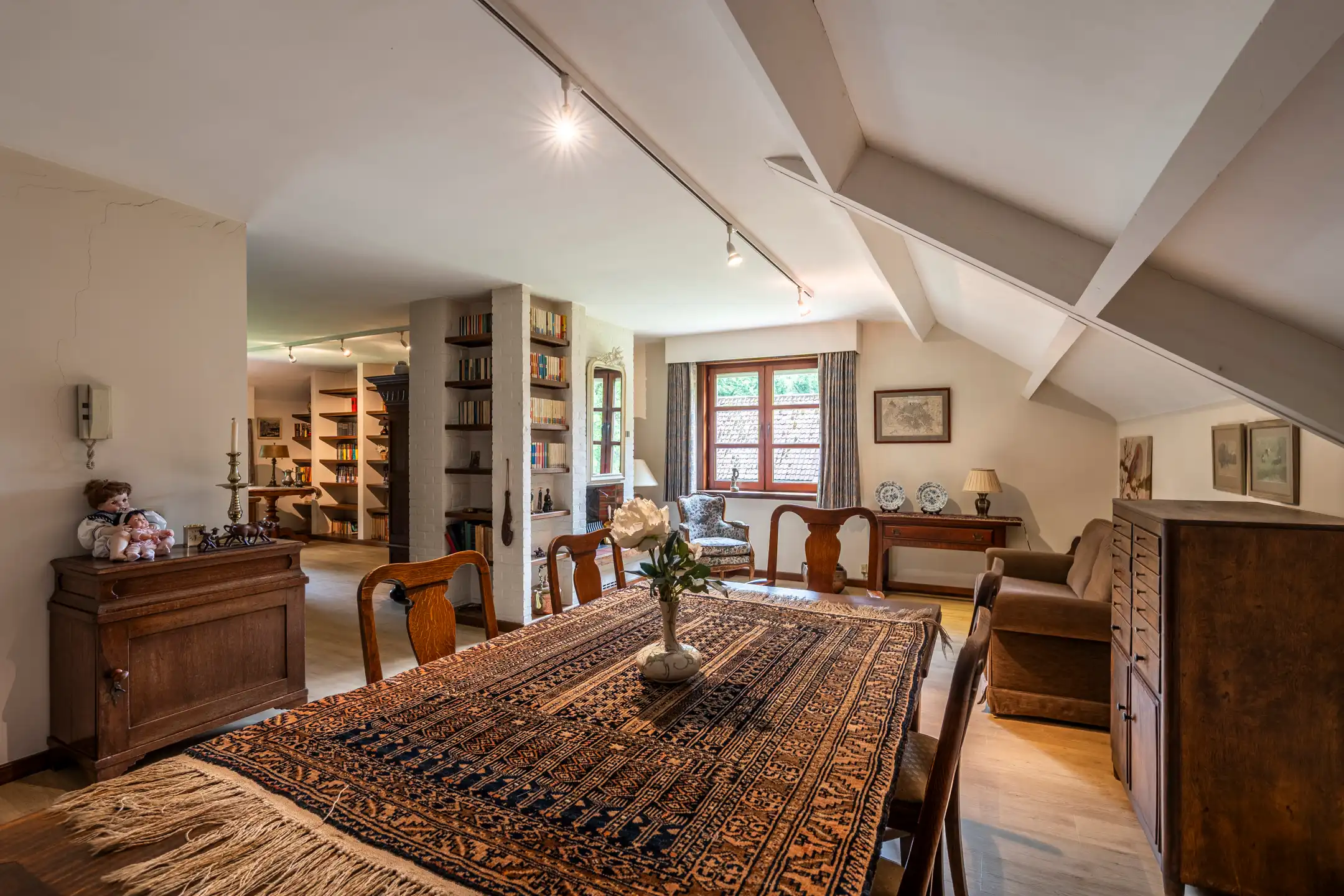 Ruime gezinswoning op prachtig perceel van ca. 1.972 m² foto 13