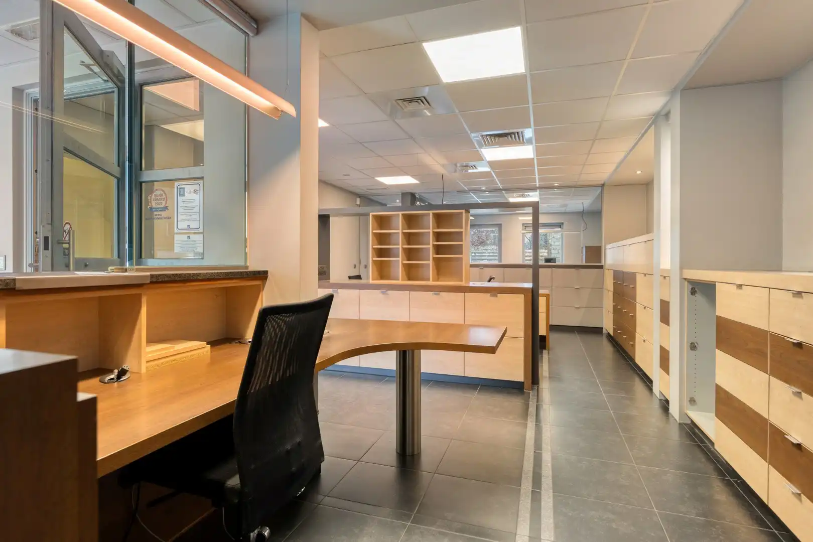 Instapklaar handelspand met ruime kelder en voldoende parking in het centrum van Geel ! foto 8