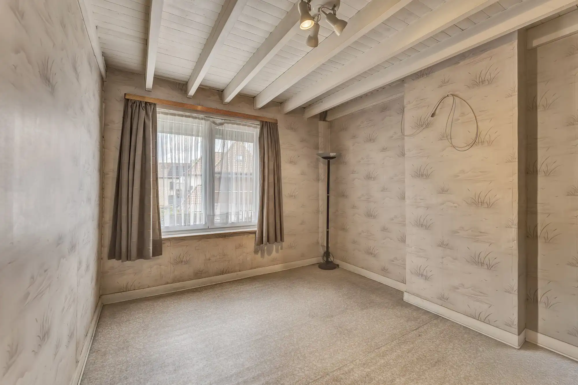 Charmante, te renoveren boerderij met opslagplaats foto 22