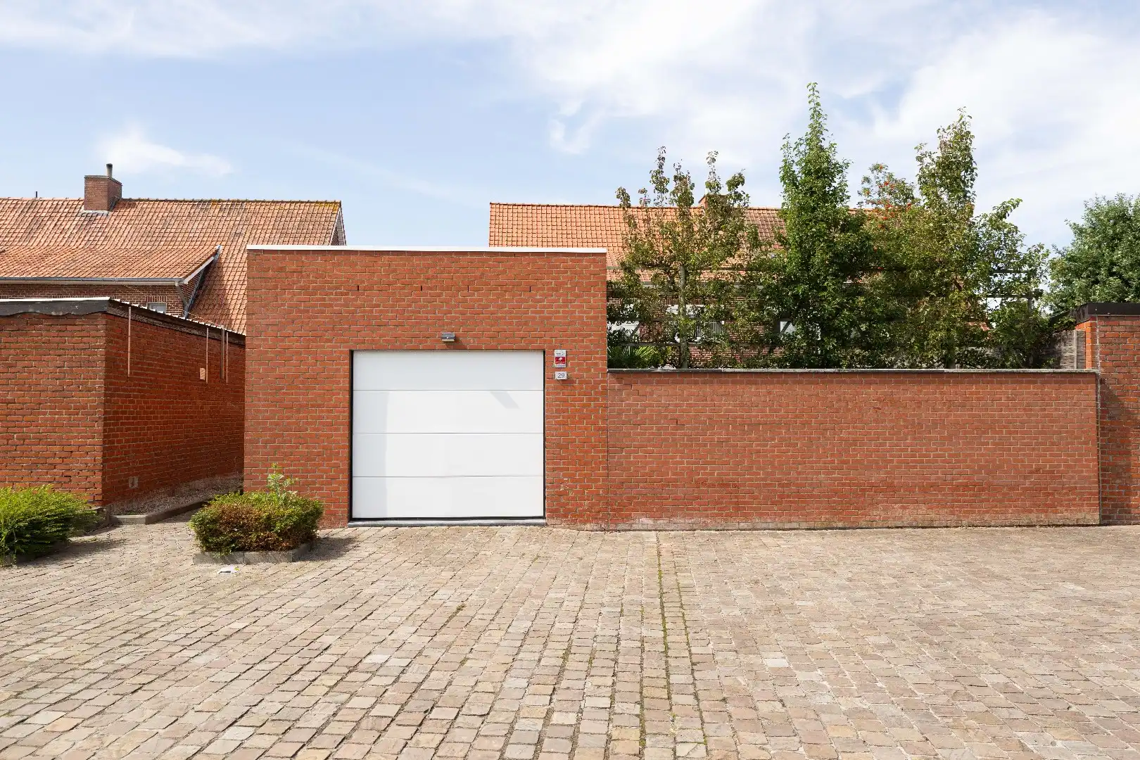 VERRASSEND RUIME, INSTAPKLARE WONING MET 2 GARAGES TE PITTEM foto 23