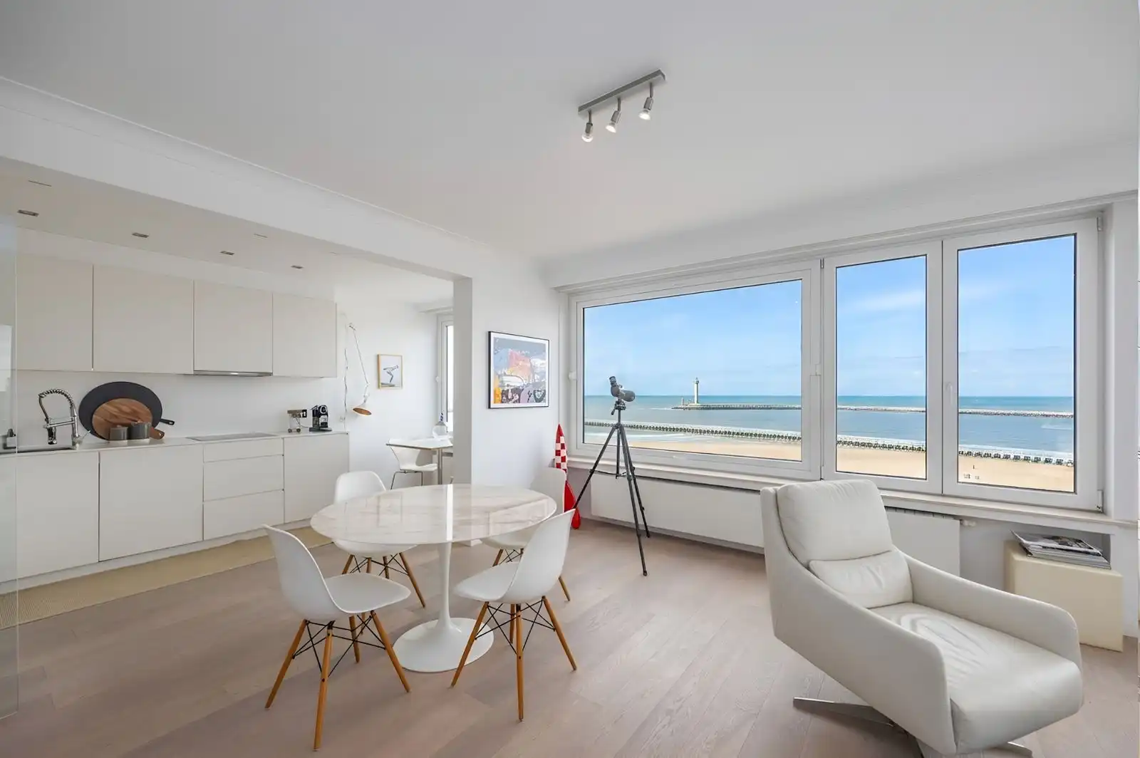 Subliem hoekappartement met frontaal zeezicht en 2 slpk foto 3