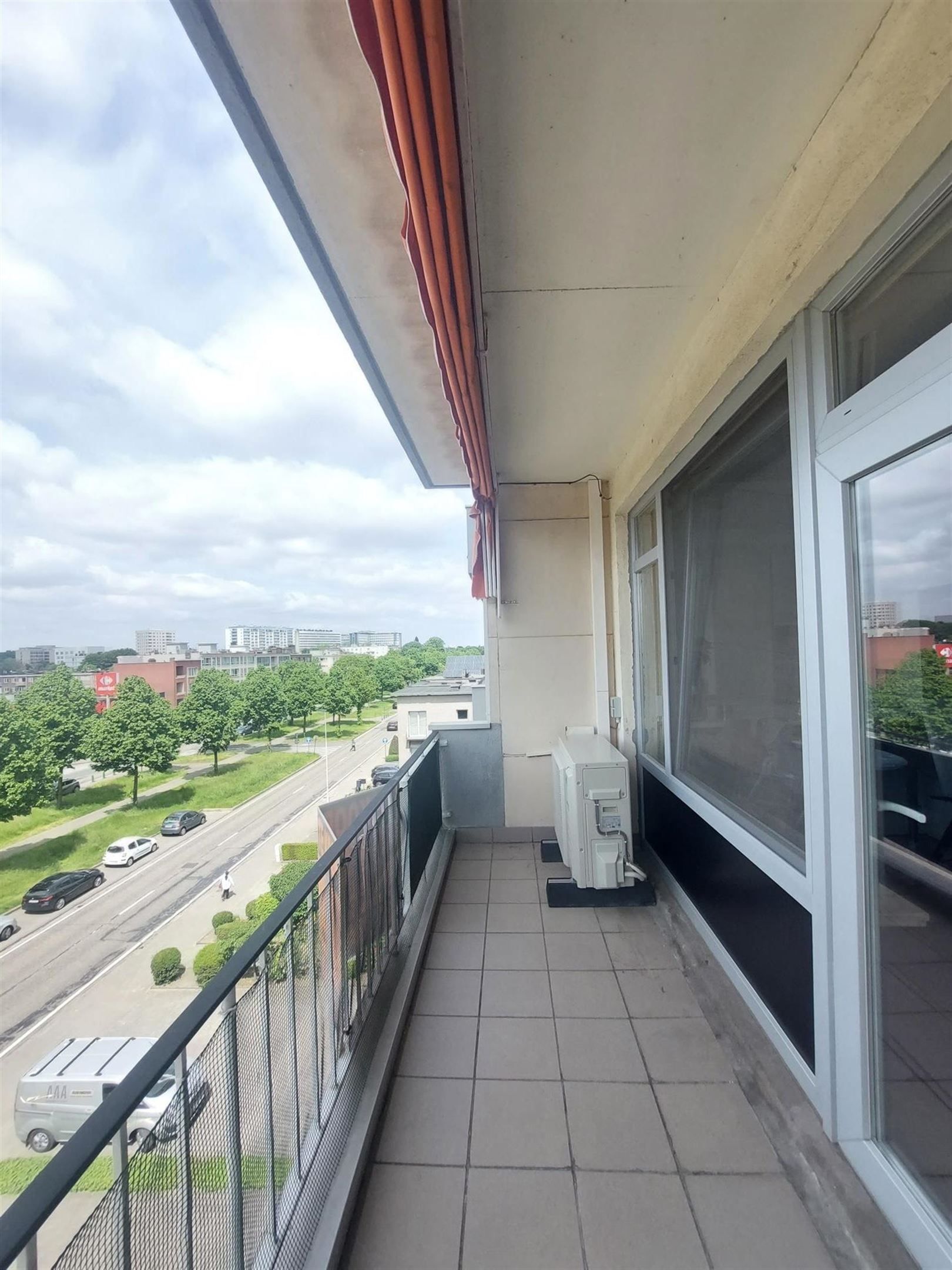 Volledig gerenoveerd appartement met 2 slpks en terras foto 13