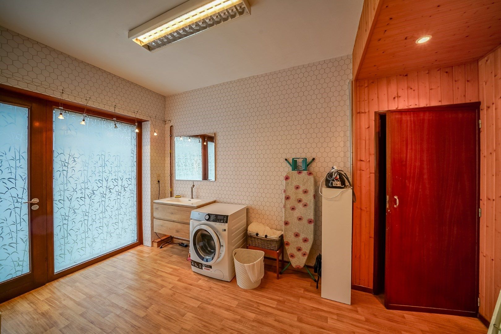 Instapklare hoekwoning met 4 slaapkamers en 4 garages foto 22