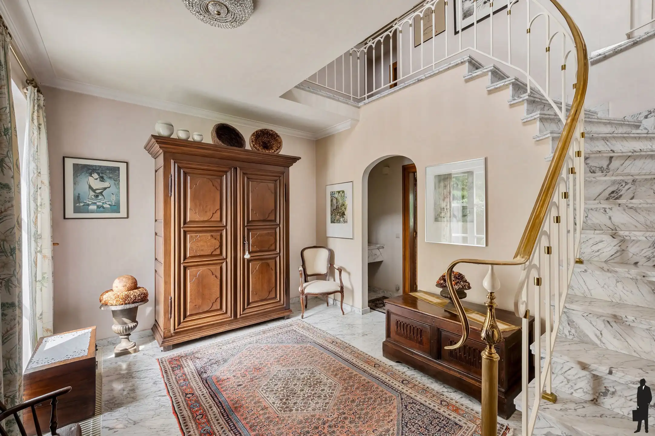 Statige villa op prachtig aangelegd perceel  met 4 slaapkamers en inpandige garage foto 7