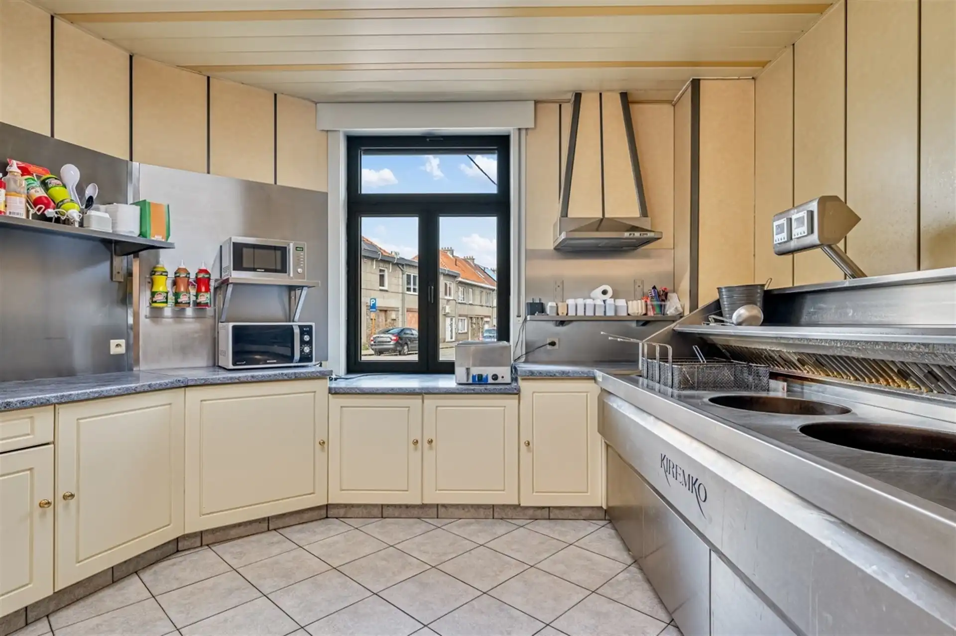 Gebouw voor gemengd gebruik in de Aalsterse stadsrand foto 9