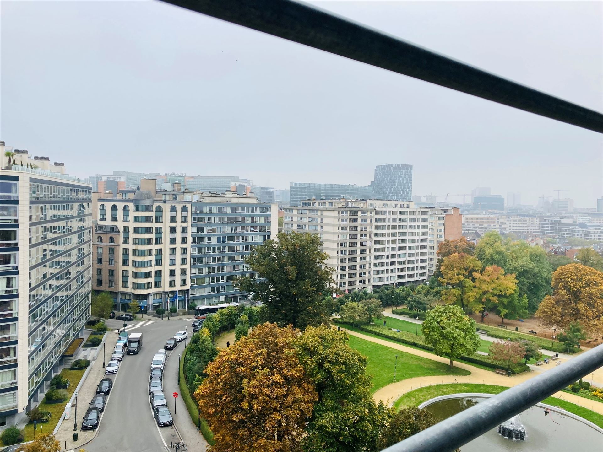 Mooi en lichtrijk gerenoveerde 2 SK appartement op de 9de verdiep - EU Wijk  foto 1