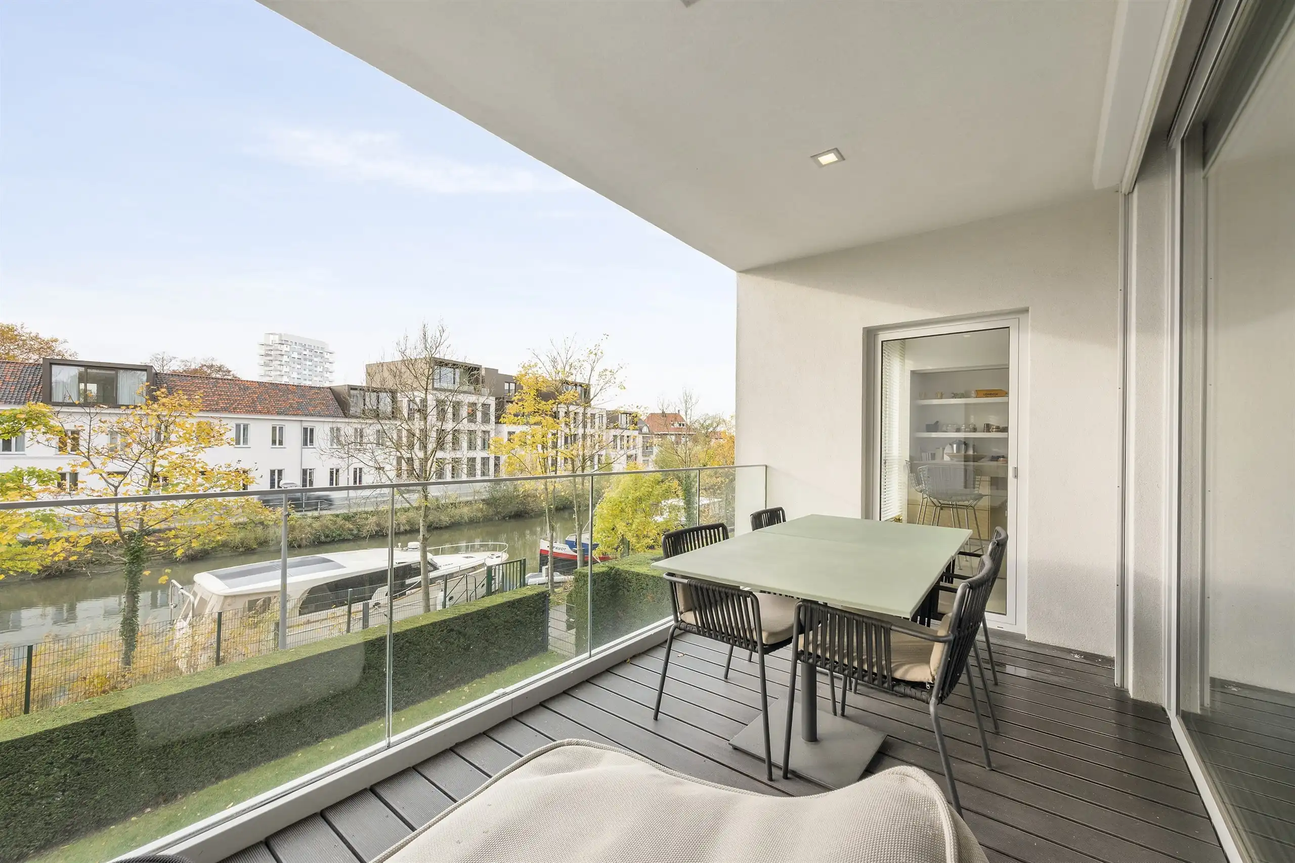 Machtig, prachtig luxe appartement met frontaal Leiezicht! foto 18