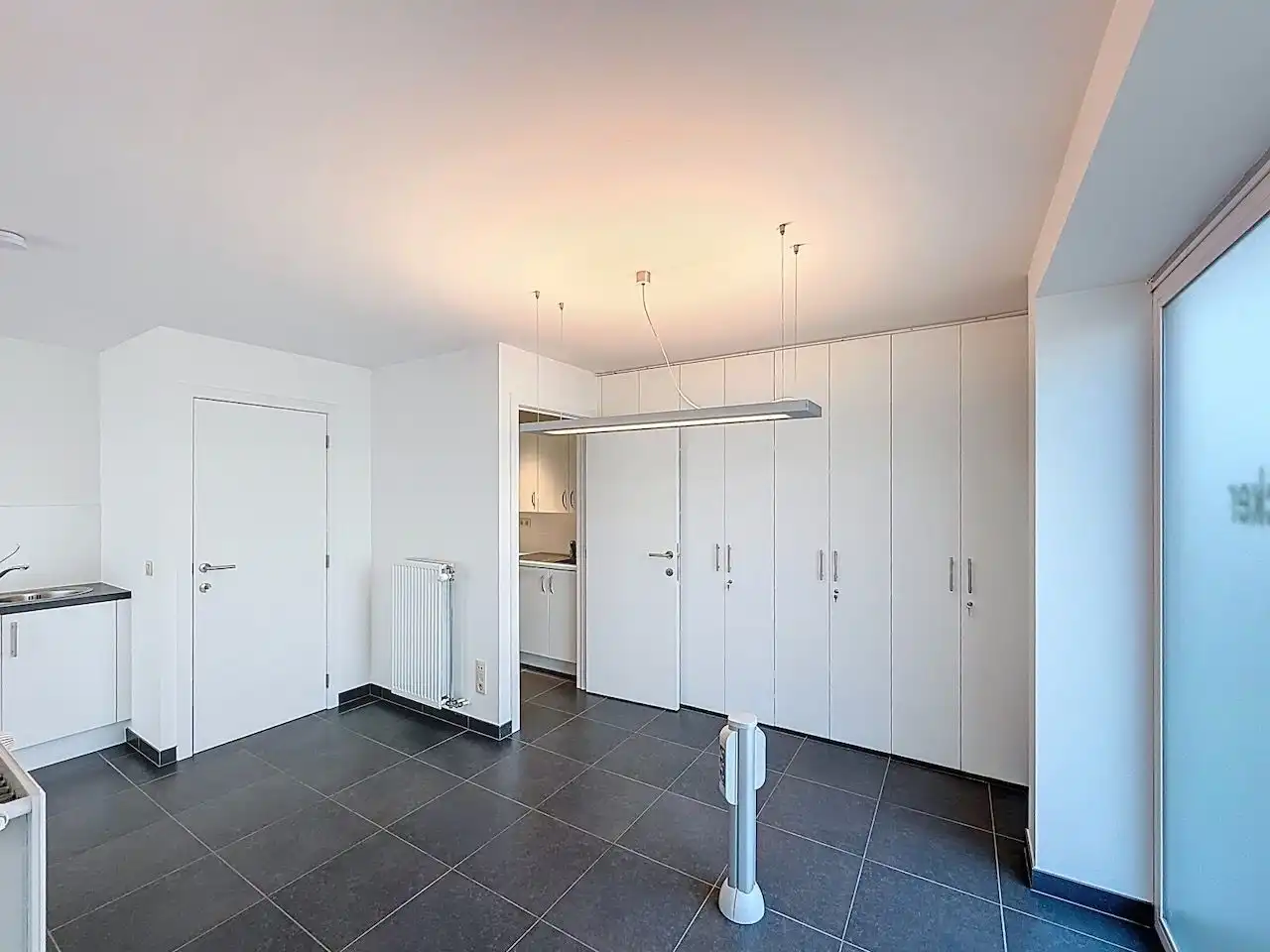 Praktijkruimte in standingvolle residentie ter hoogte van de Knokkestraat te Heist. foto 4