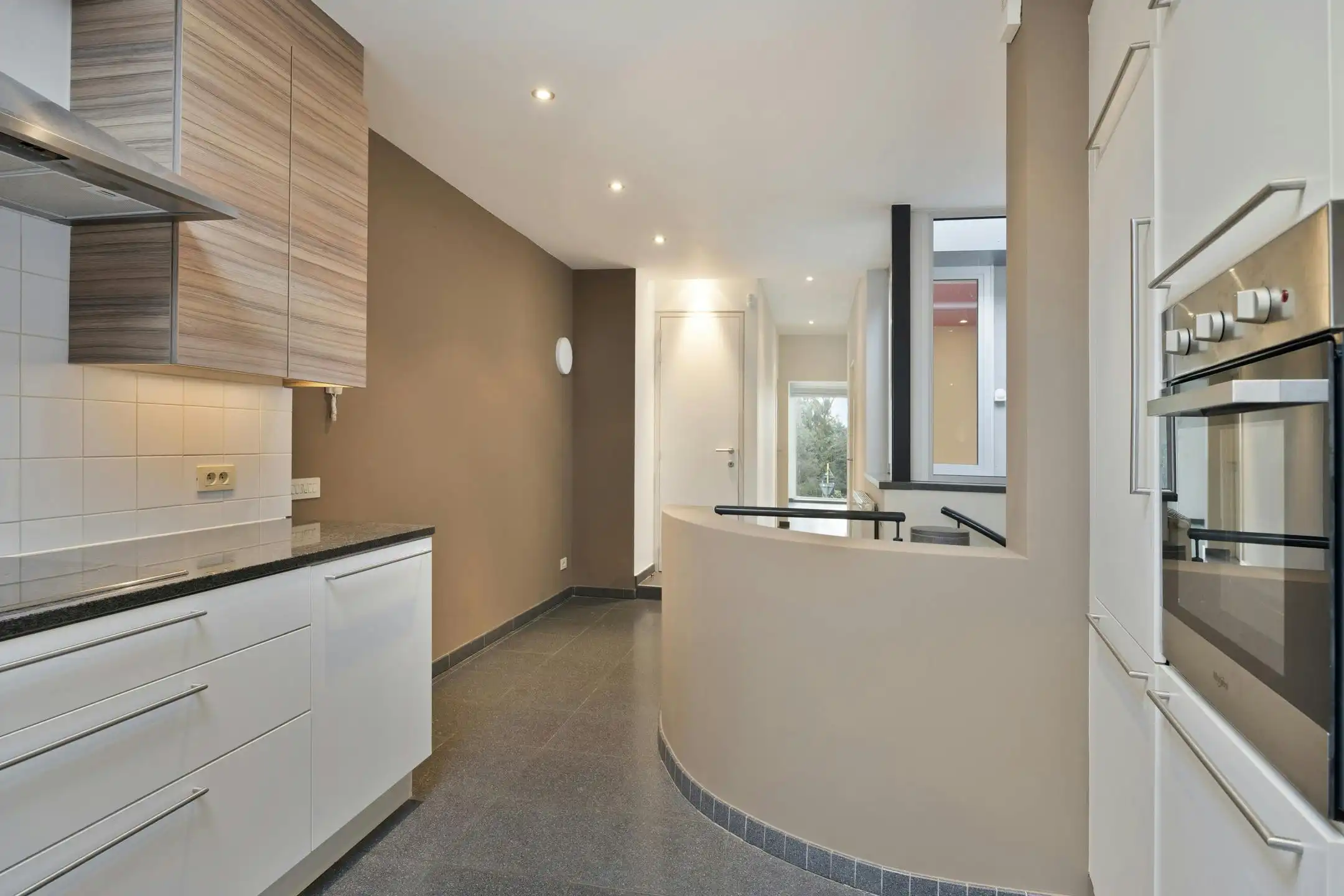 Duplex-Appartement met 2 kamers en terras in hartje Asse foto {{pictureIndex}}