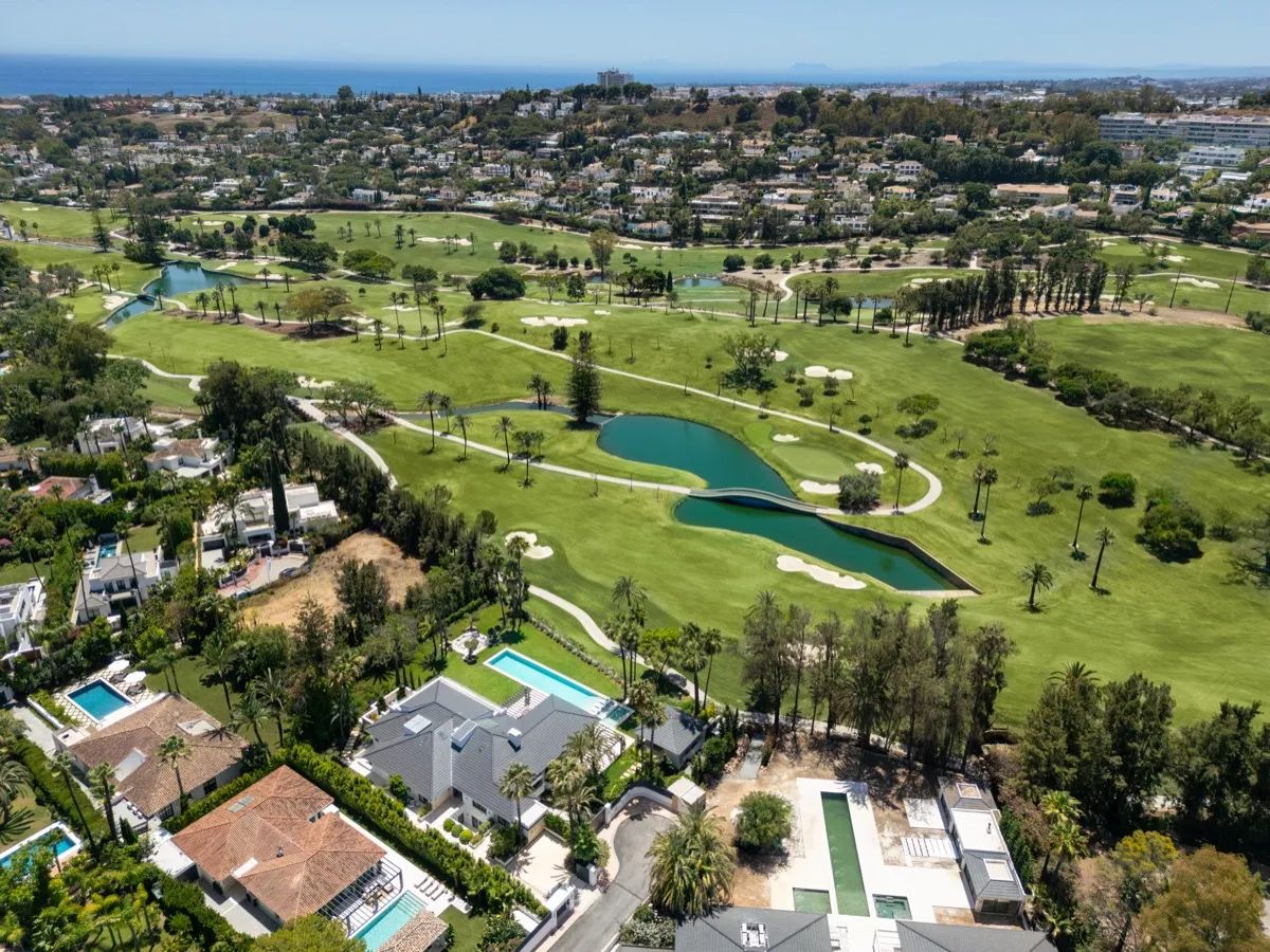 Leven aan de top: exclusieve frontline golfvilla met adembenemend uitzicht en ultieme luxe in Nueva Andalucía foto 31