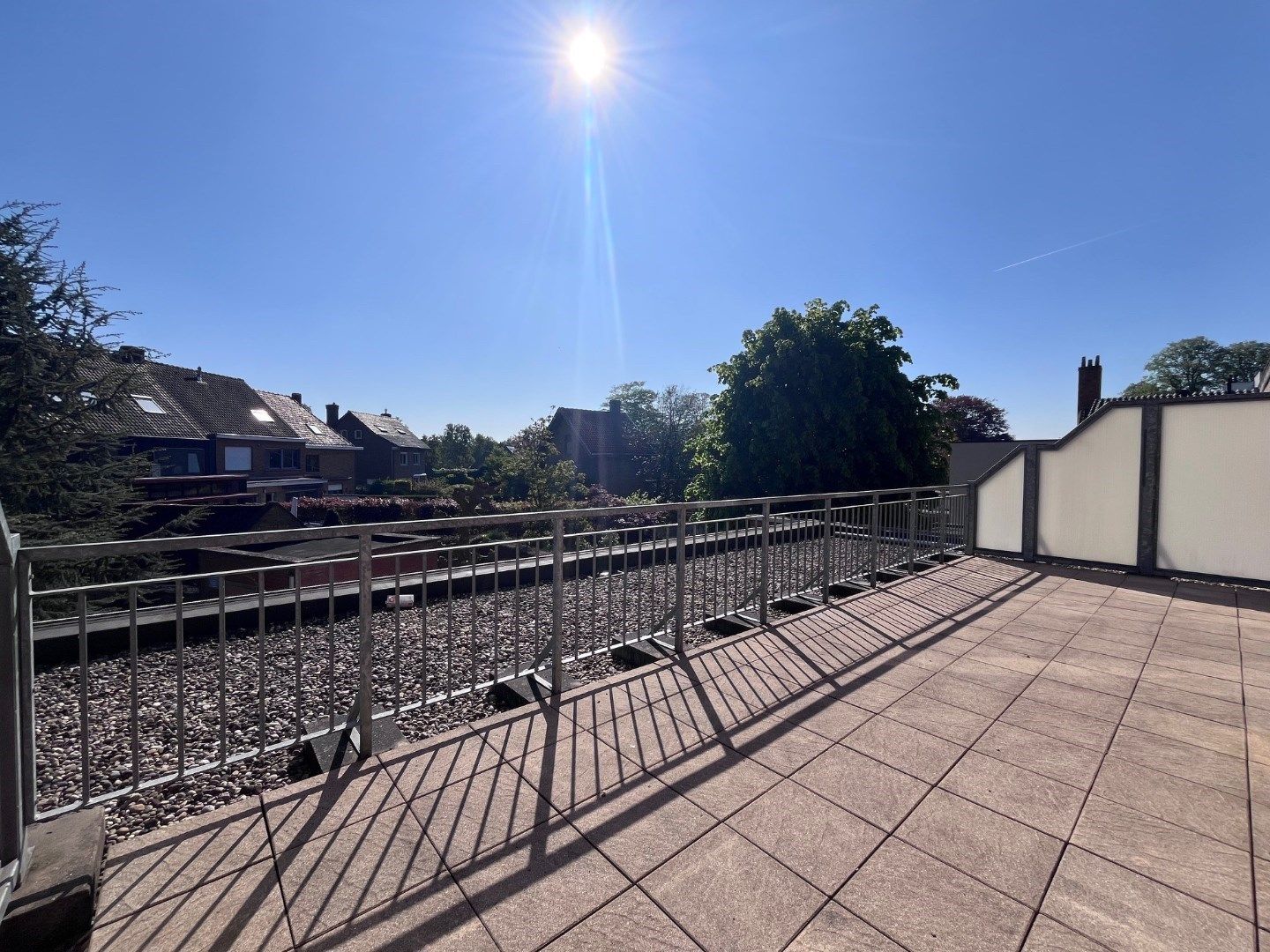 Bijzonder goedgelegen, ruim 3-slaapkamer-appartement met riant zonneterras foto 17