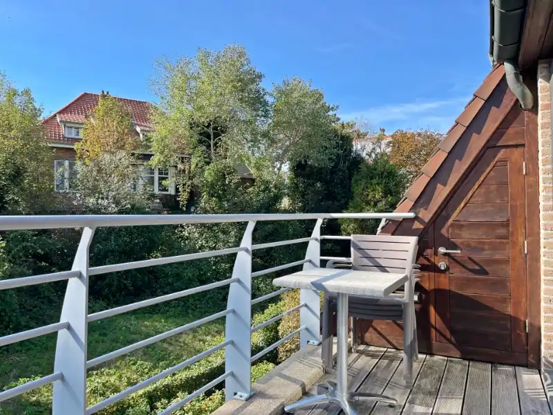 RUSTIG APPARTEMENT MET GROOT ZONNIG TERRAS foto 11