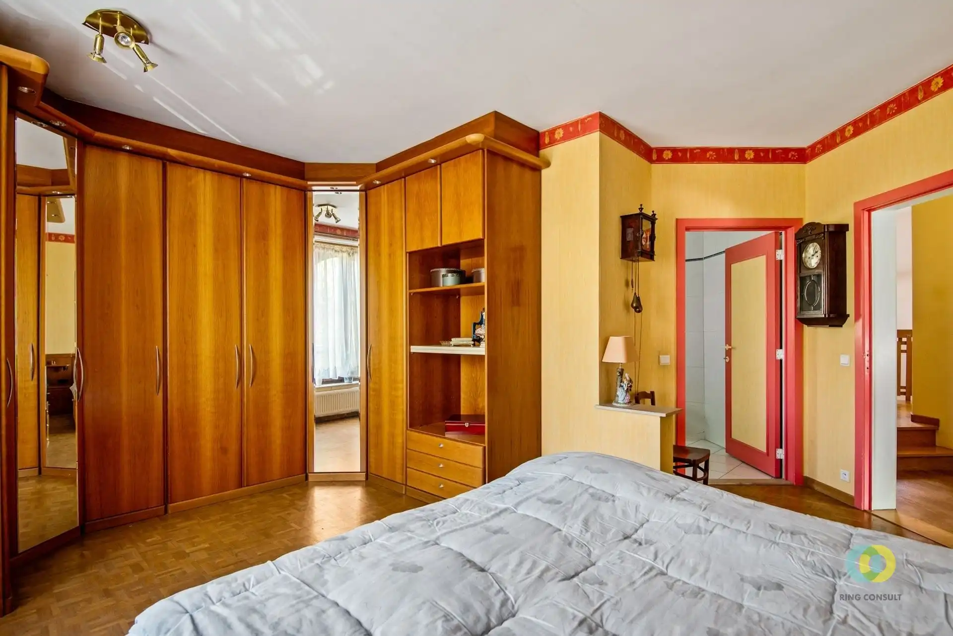 Ruime villa met 4 slaapkamers, bureau en garage   foto 14