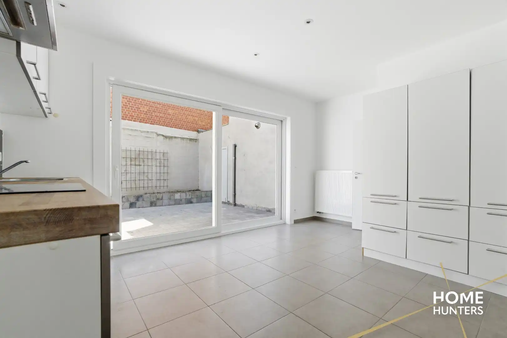 Charmante en instapklare woning met unieke stadskoer en garage foto 8