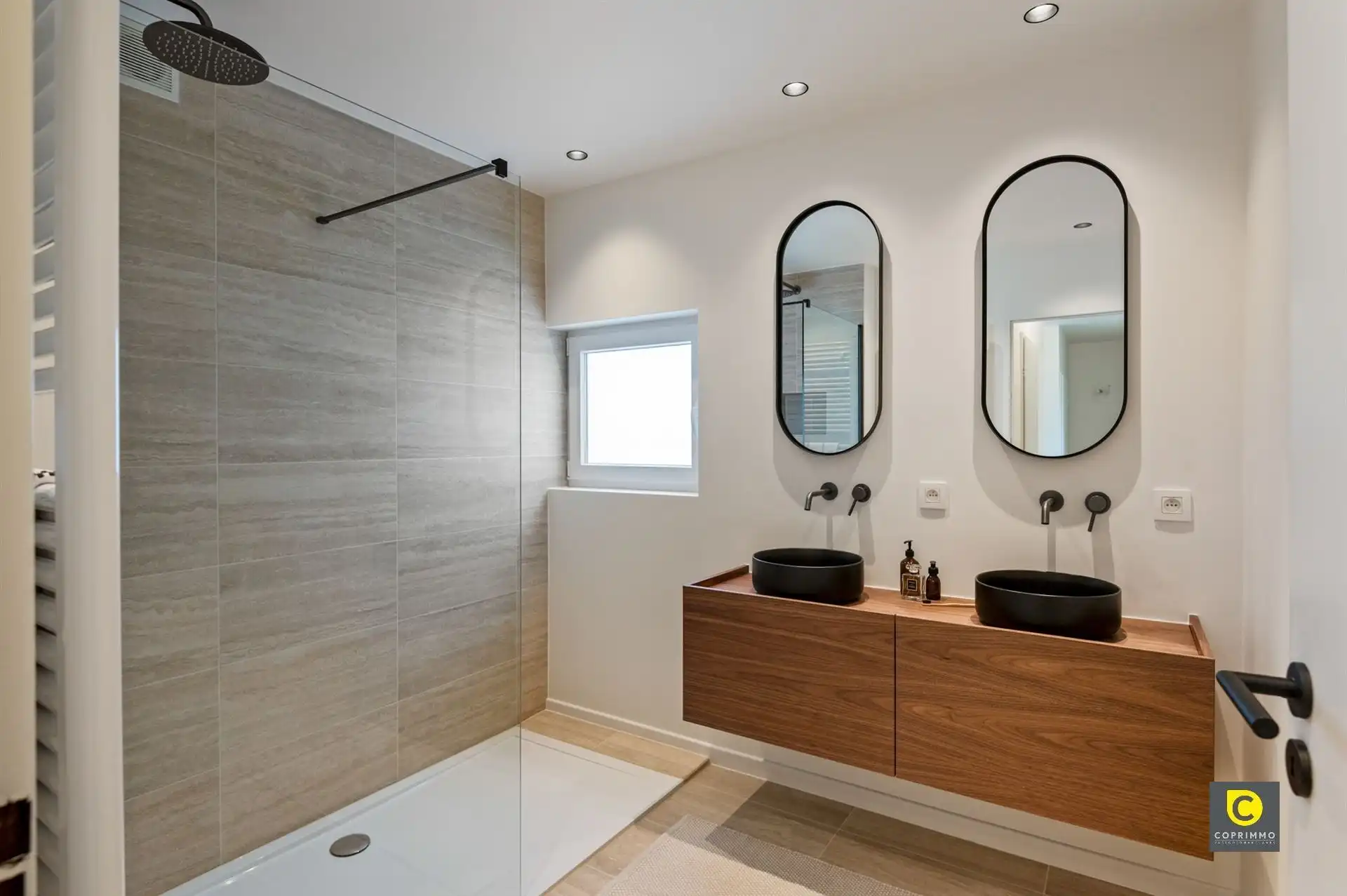 Luxueus gerenoveerd hoek-app foto 11