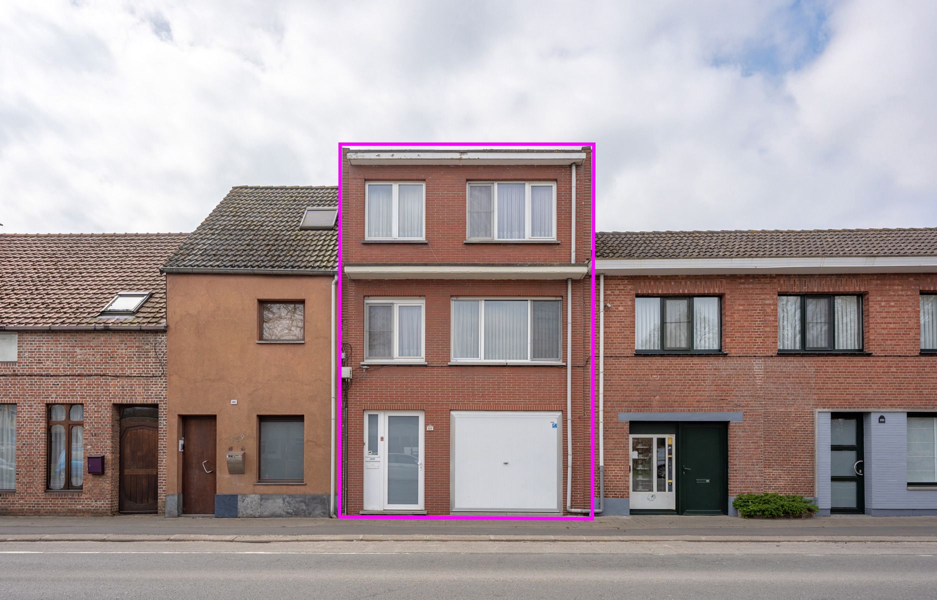 Instapklare woning met 5 slaapkamers, tuin, inpandige garage én dubbele garagebox foto 2