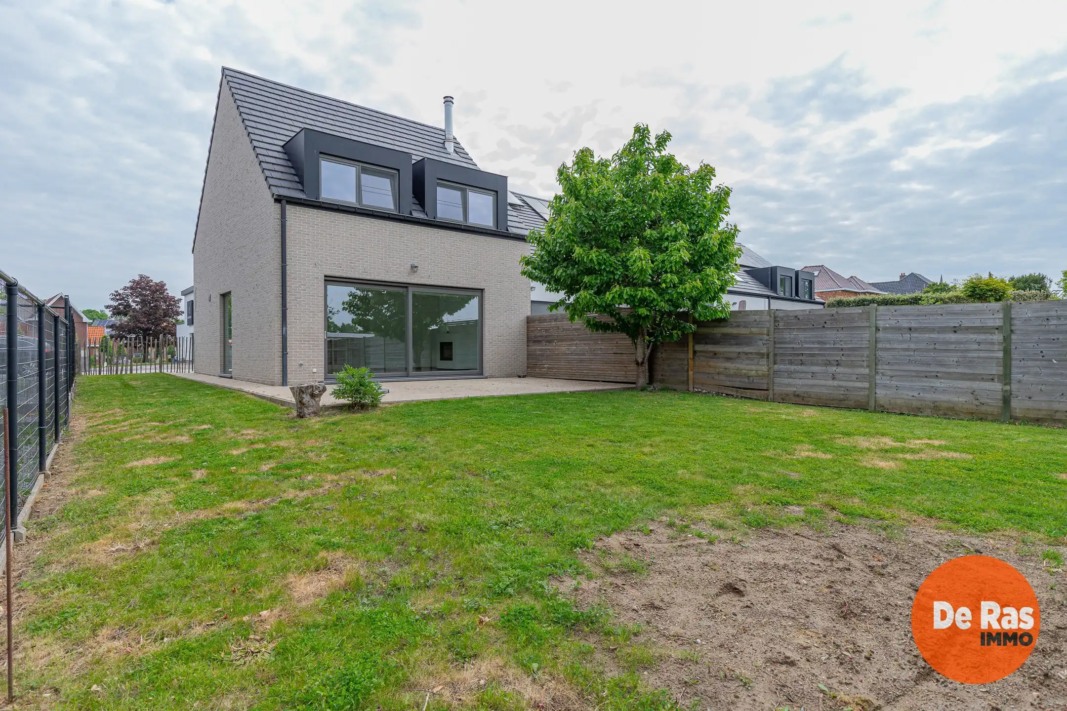 OORDEGEM – Recente  HOB met drie slaapkamers en tuin foto 2