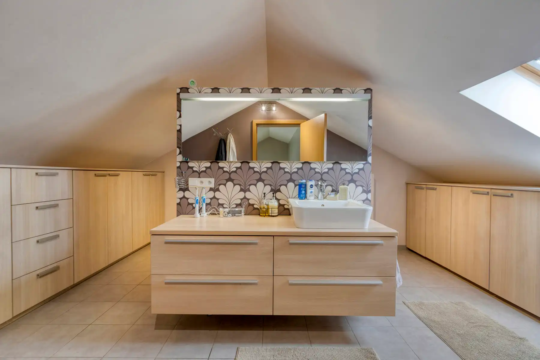 Huis met opslag, ruime tuin en mog. tot kangeroe/zorgwoning foto 10