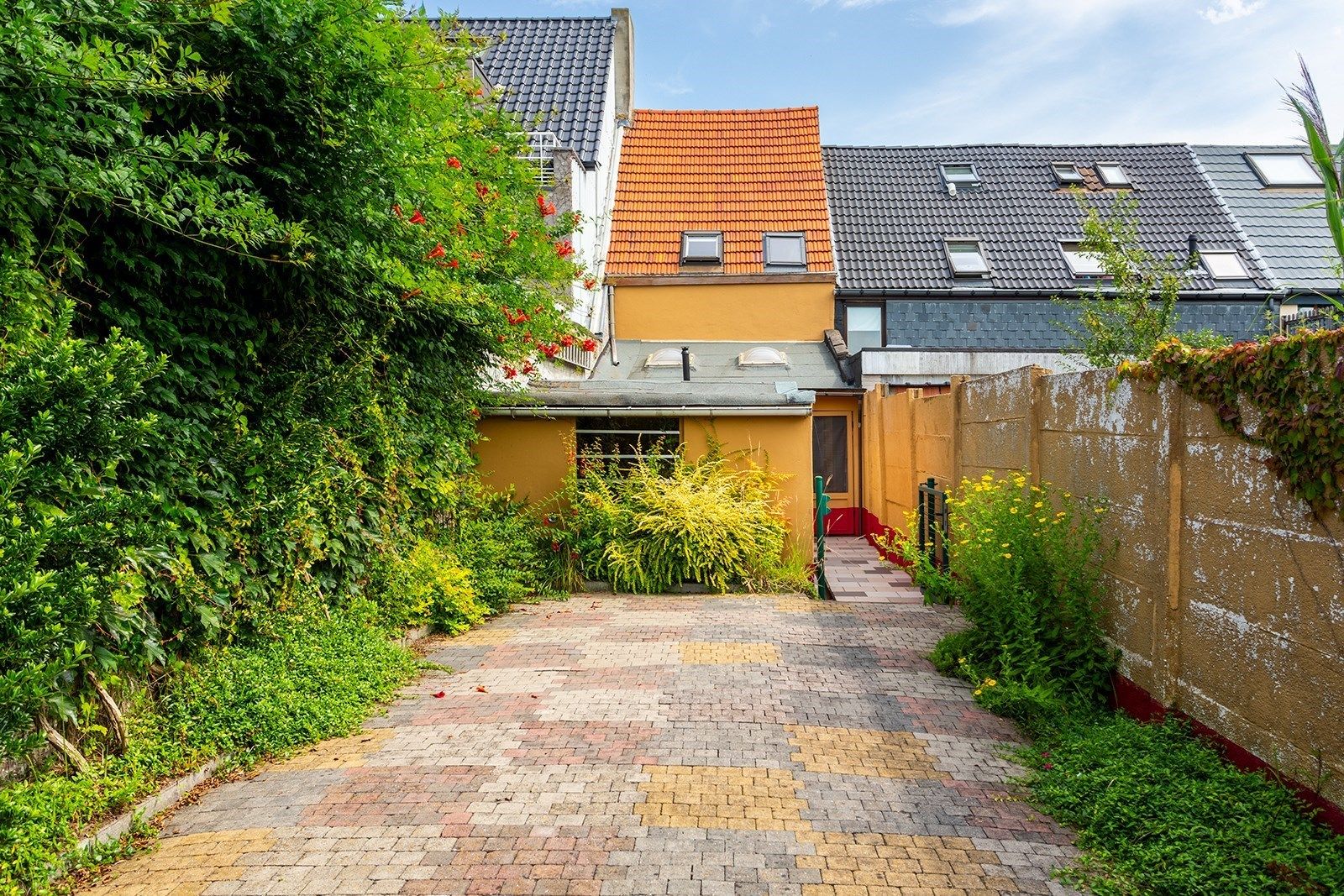 Te renoveren zeer goed gelegen woning met zuidwest tuin foto 5