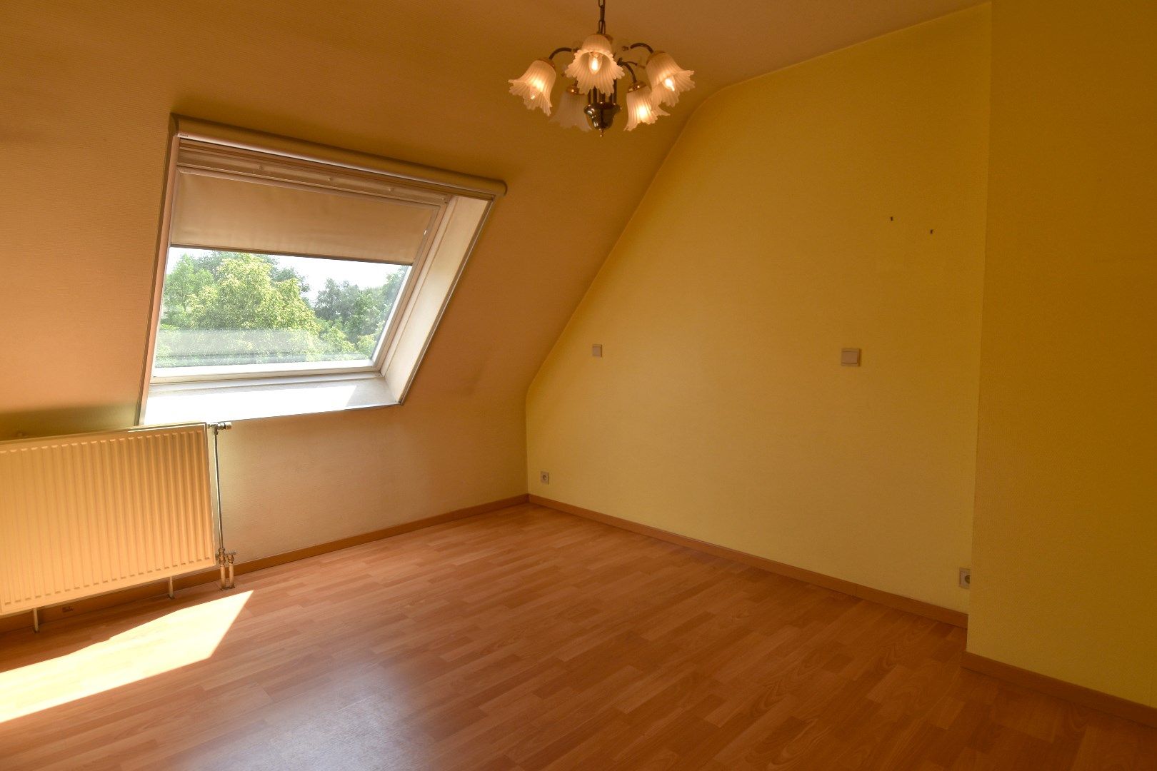 Lichtrijk 2-slaapkamerappartement met kelderberging te koop in het hart van Gullegem foto 10