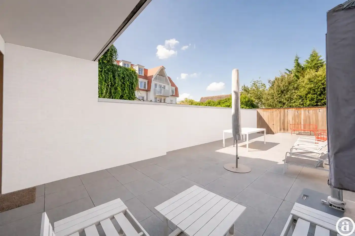 Recente woning aan het karaktervolle Oosthoekplein.          foto 20