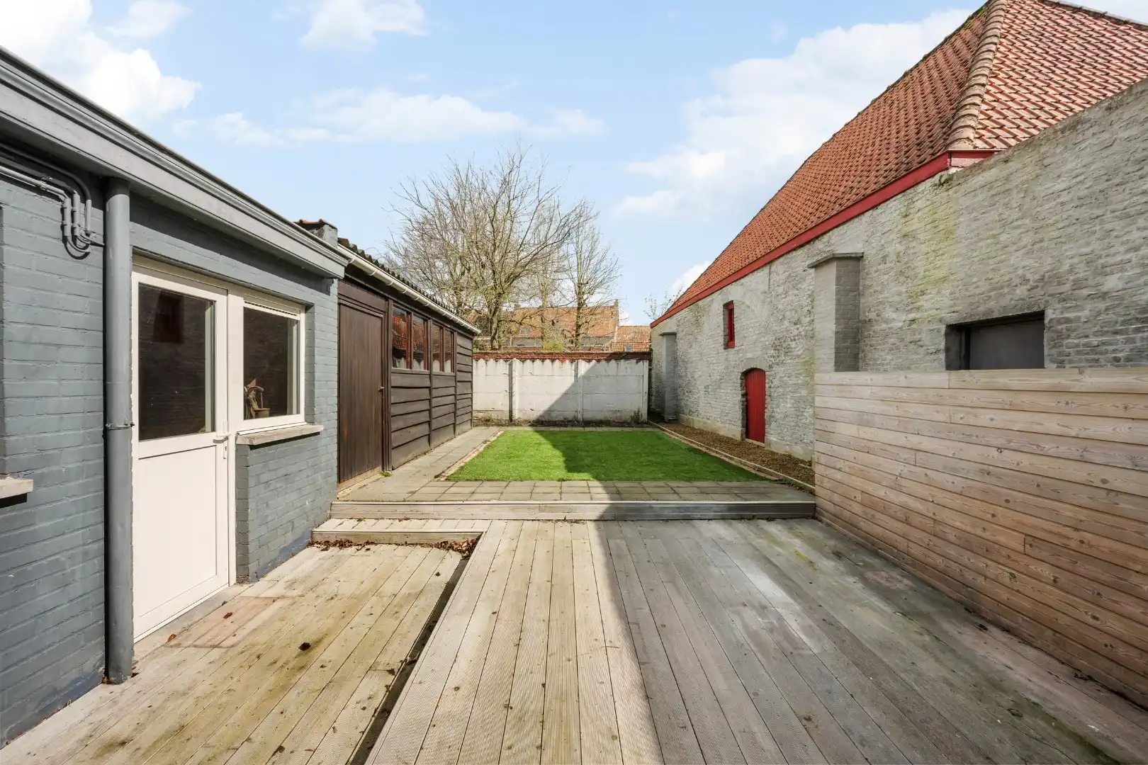 Woning met 3 slaapkamers, zolder, garage en tuin met uitweg in Dadizele-centrum foto 3