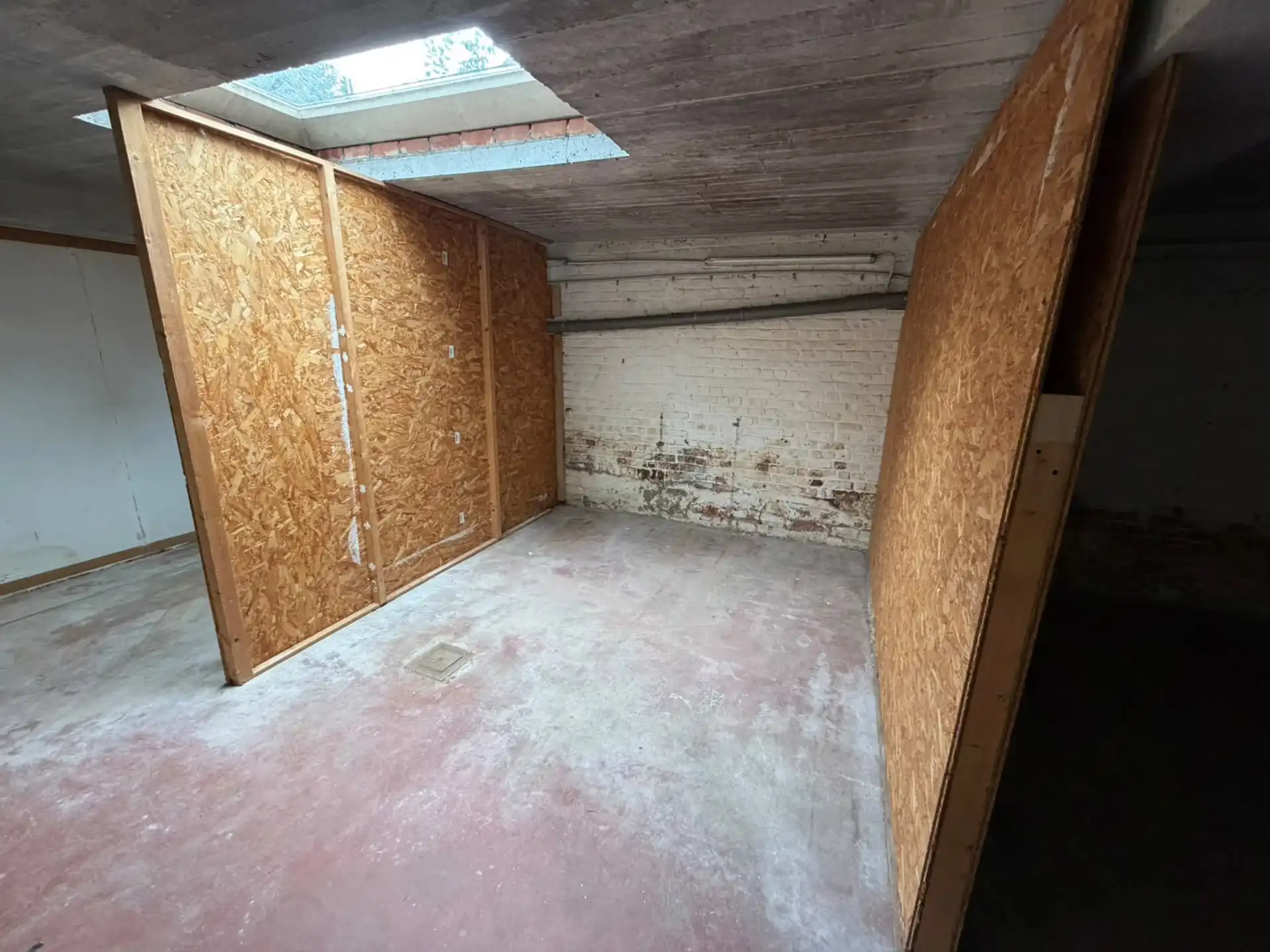 Dubbele bestemming: Parking / Opslagruimte van ±185m² foto 13