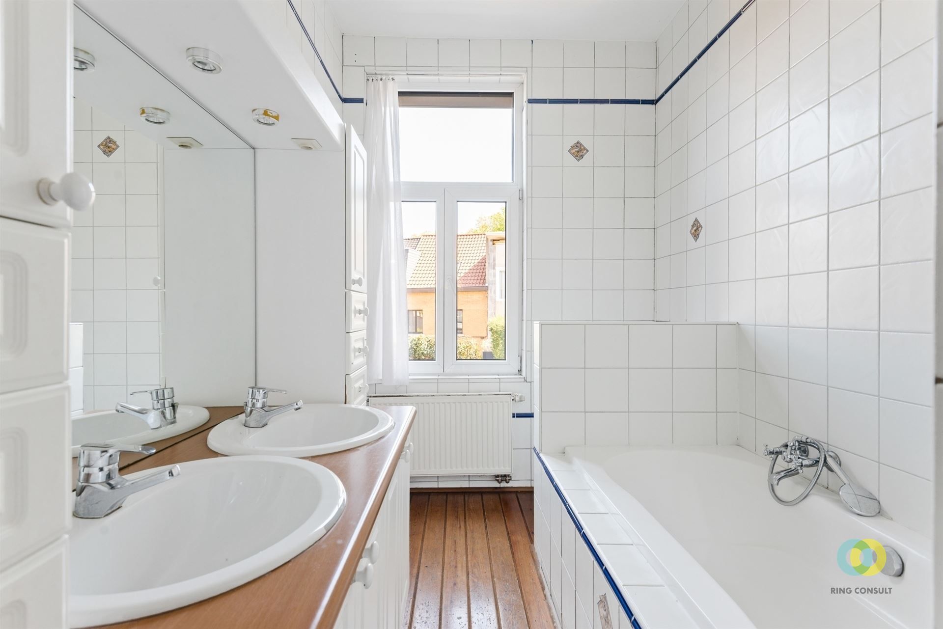 Ruime karakterwoning met garage en terras foto 15