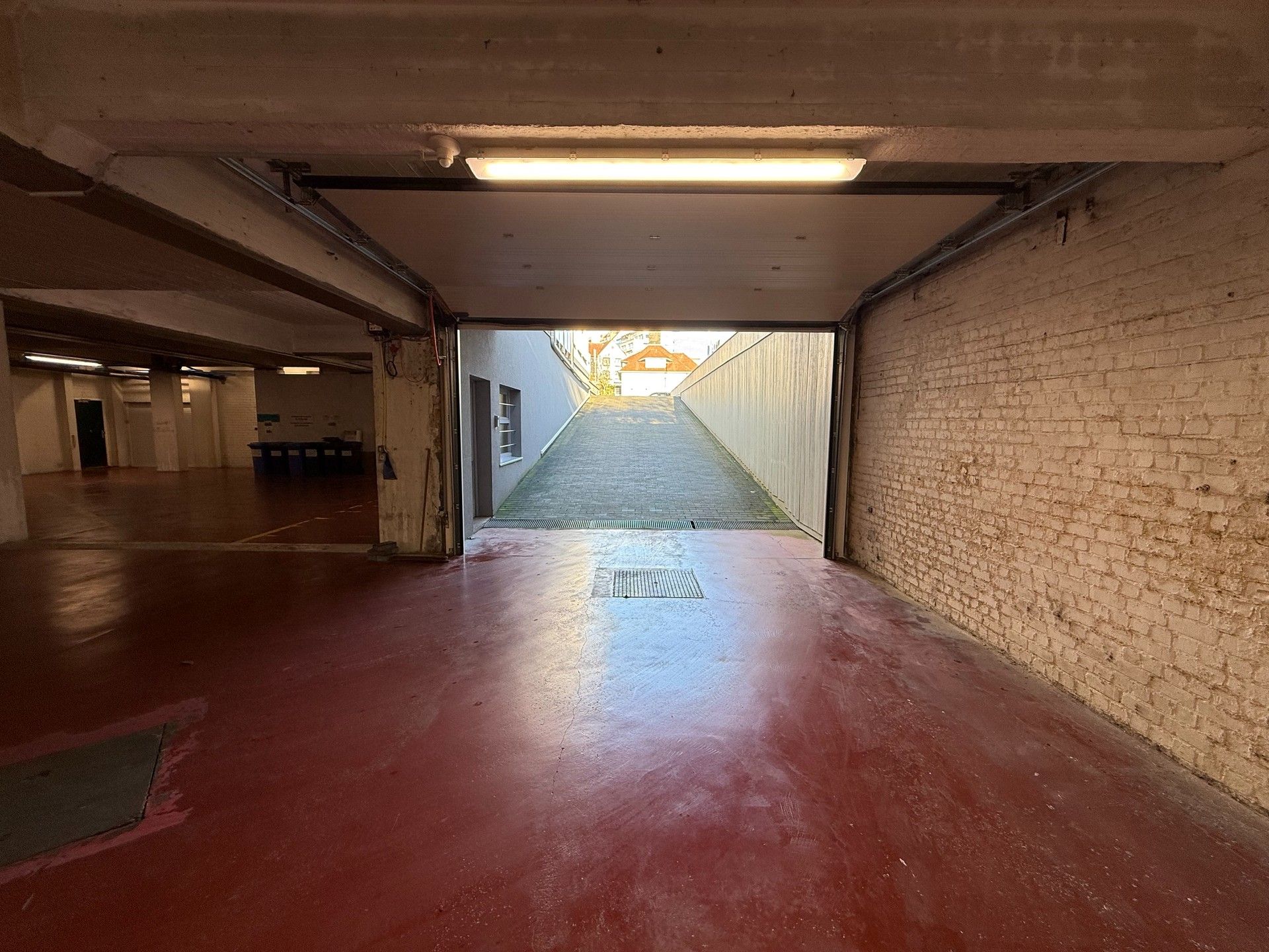 Goed gelegen parkeerplaats op wandelafstand van de zeedijk foto 10