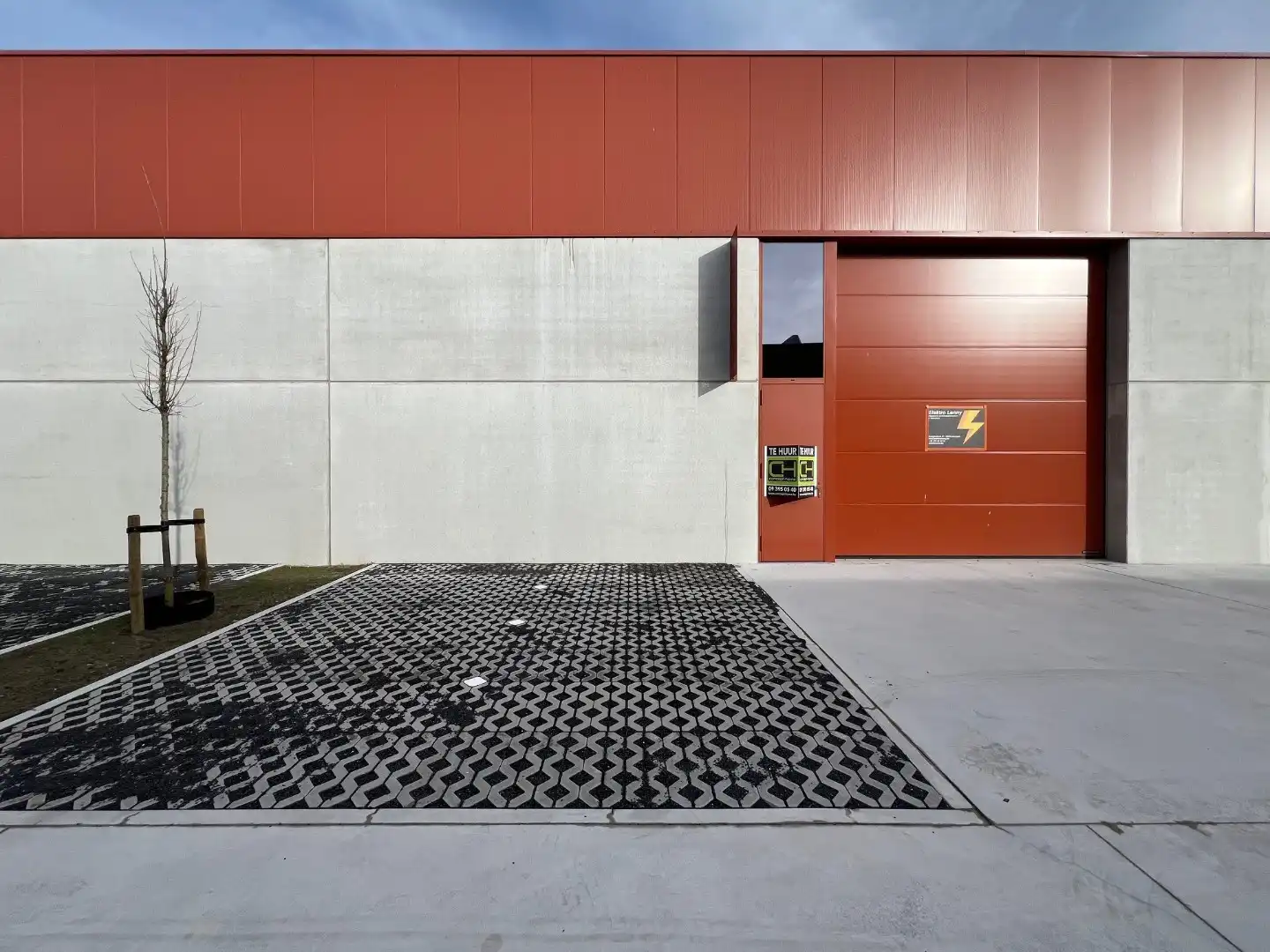 KMO-unit van 223 m² in bedrijvenpark VIEF, Evergem foto {{pictureIndex}}