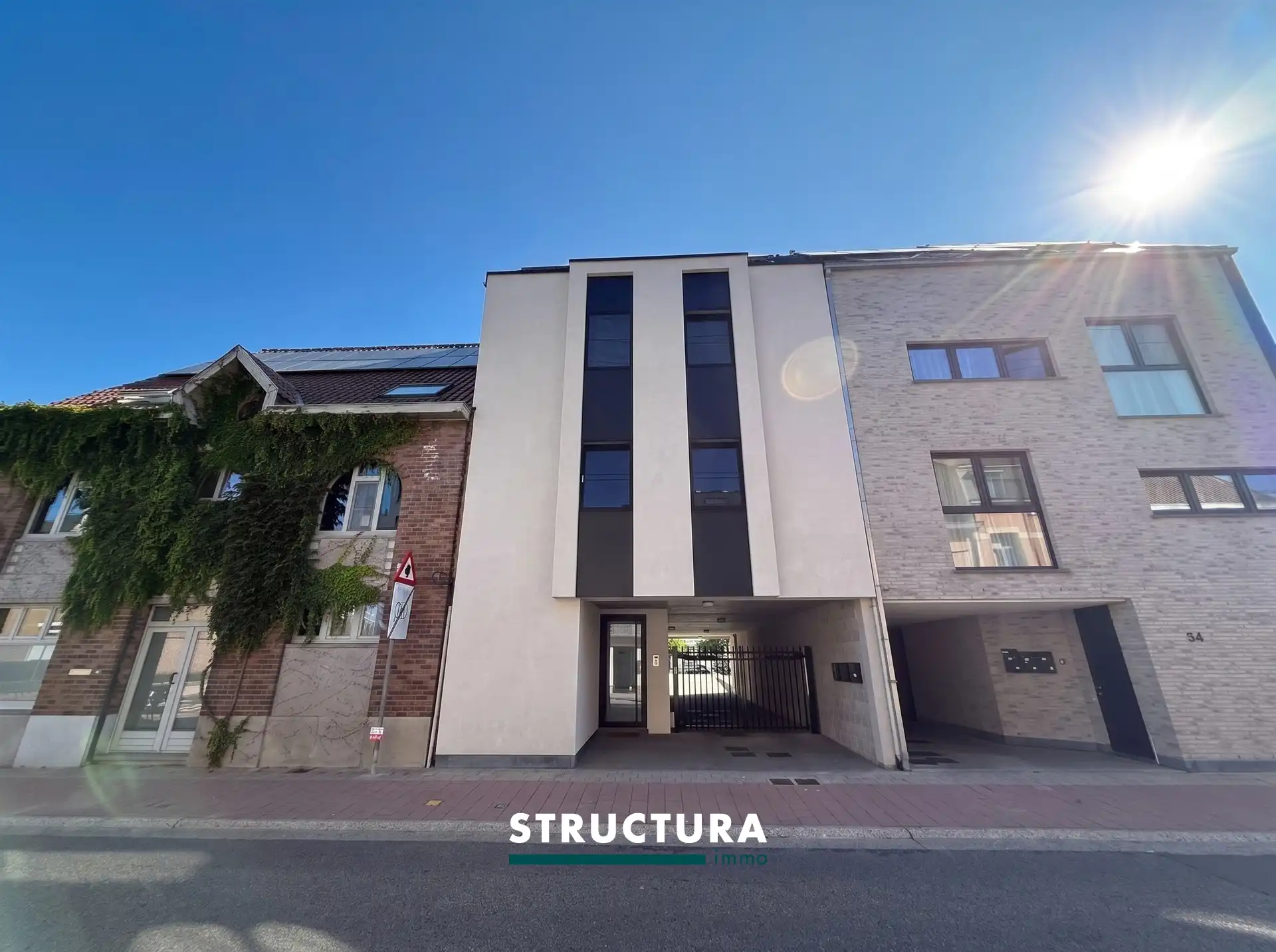 Appartement met 2 slaapkamers en 2 staanplaatsen in centrum Merchtem foto 2
