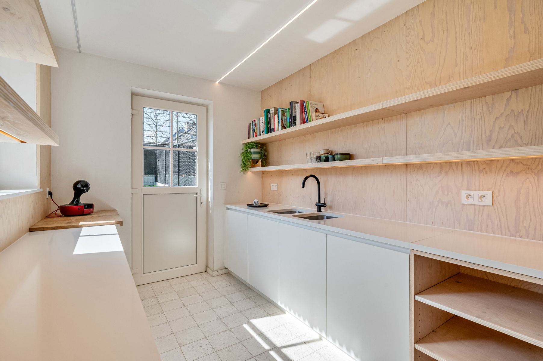 Stijlvolle energiezuinige gezinwoning 4slpk’s en tuintje! foto 2