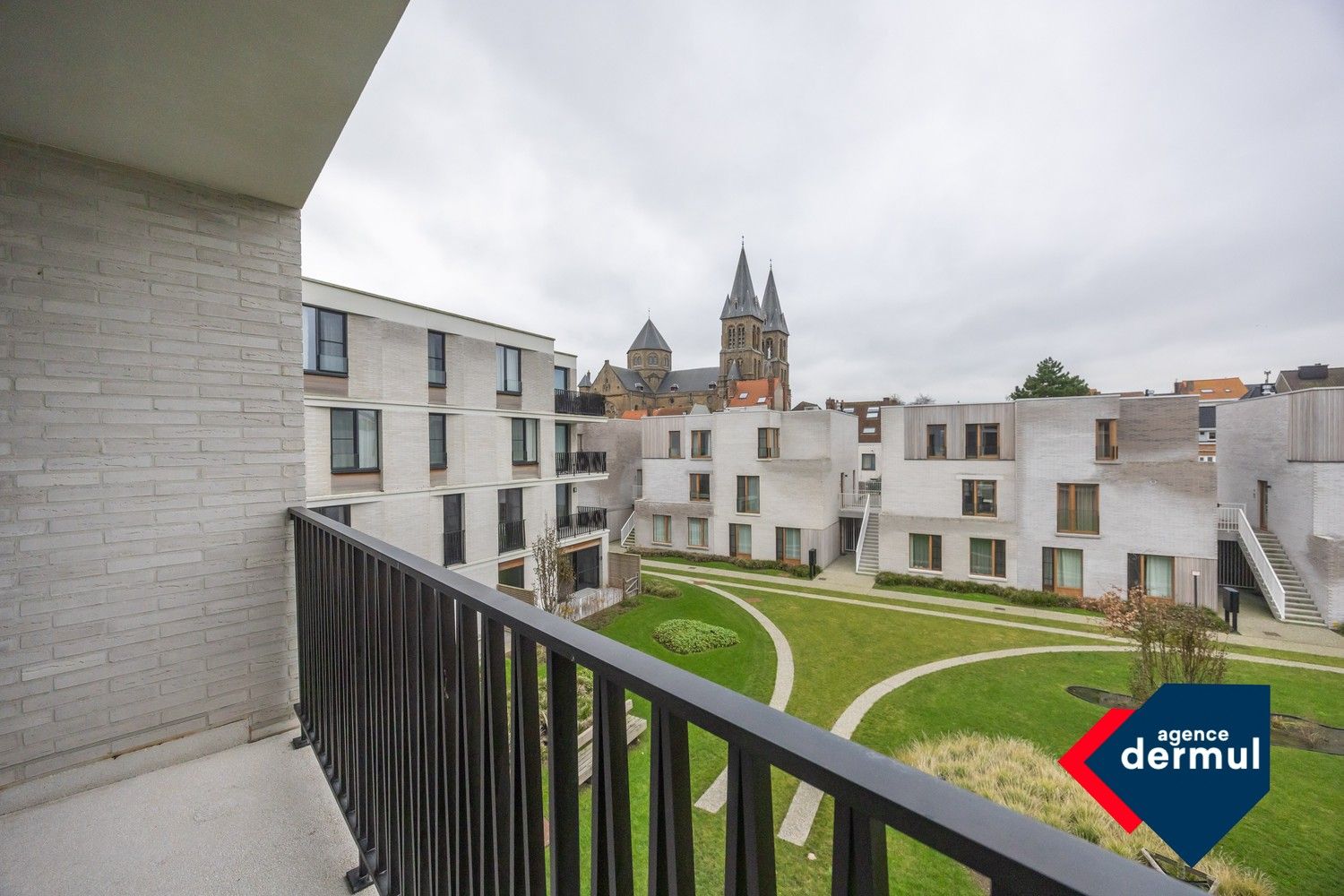 RECENT APPARTEMENT MET PARKING foto 6