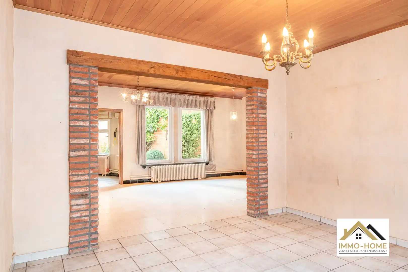 Te renoveren woning met garage centrum Beervelde!  foto 5