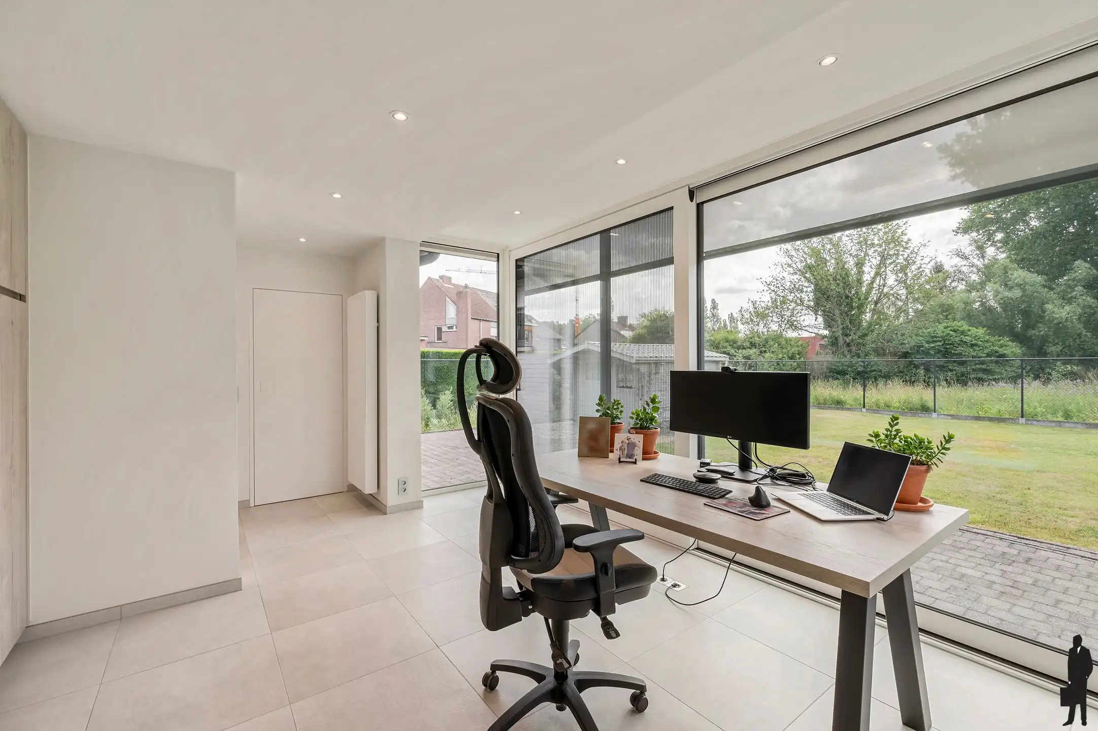 Instapklare open bebouwing met inpandige garage en zonnige tuin op 692 m². foto 9