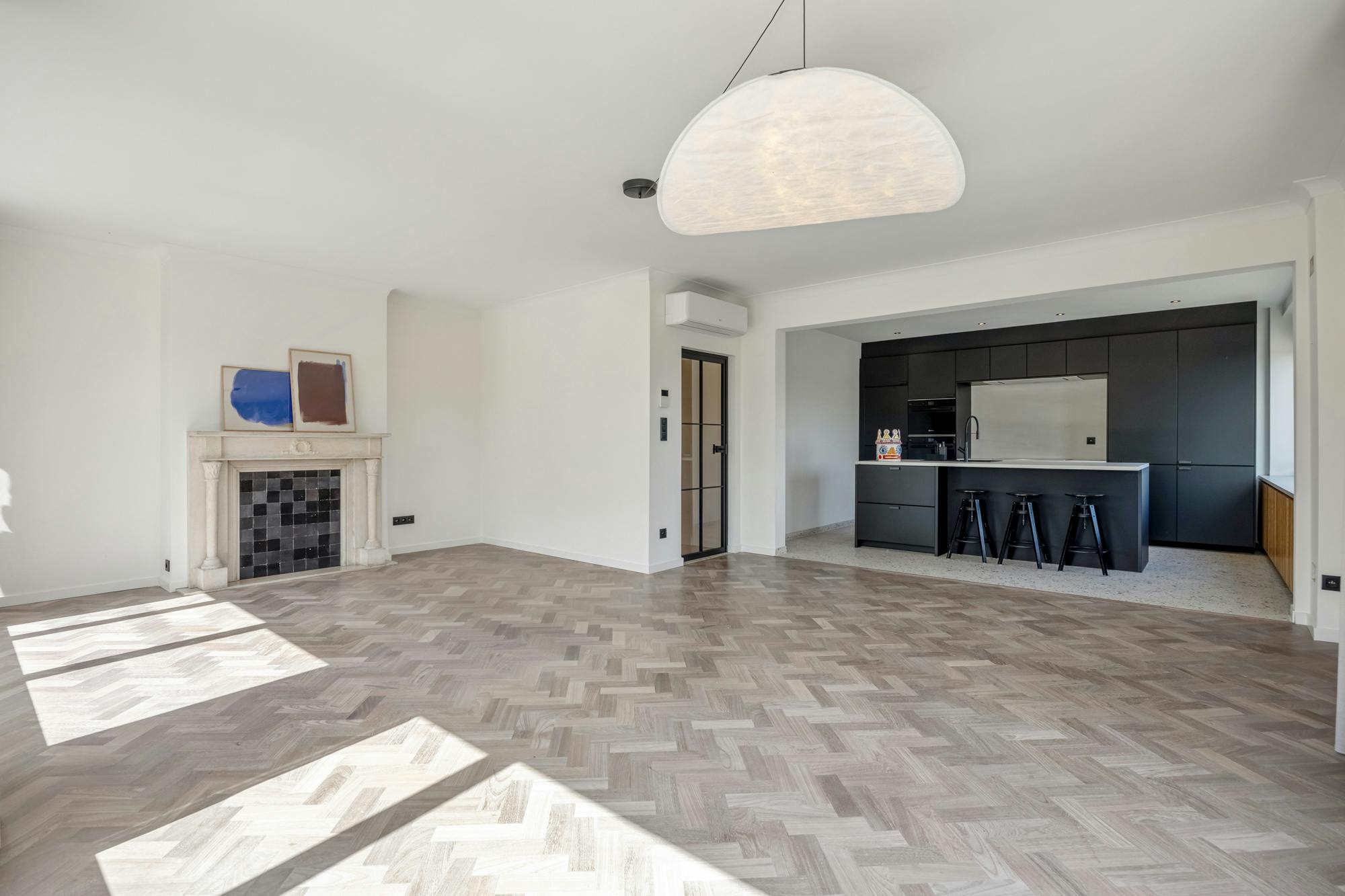 Gerenoveerd appartement met 3 slaapkamers centrum Hasselt foto {{pictureIndex}}